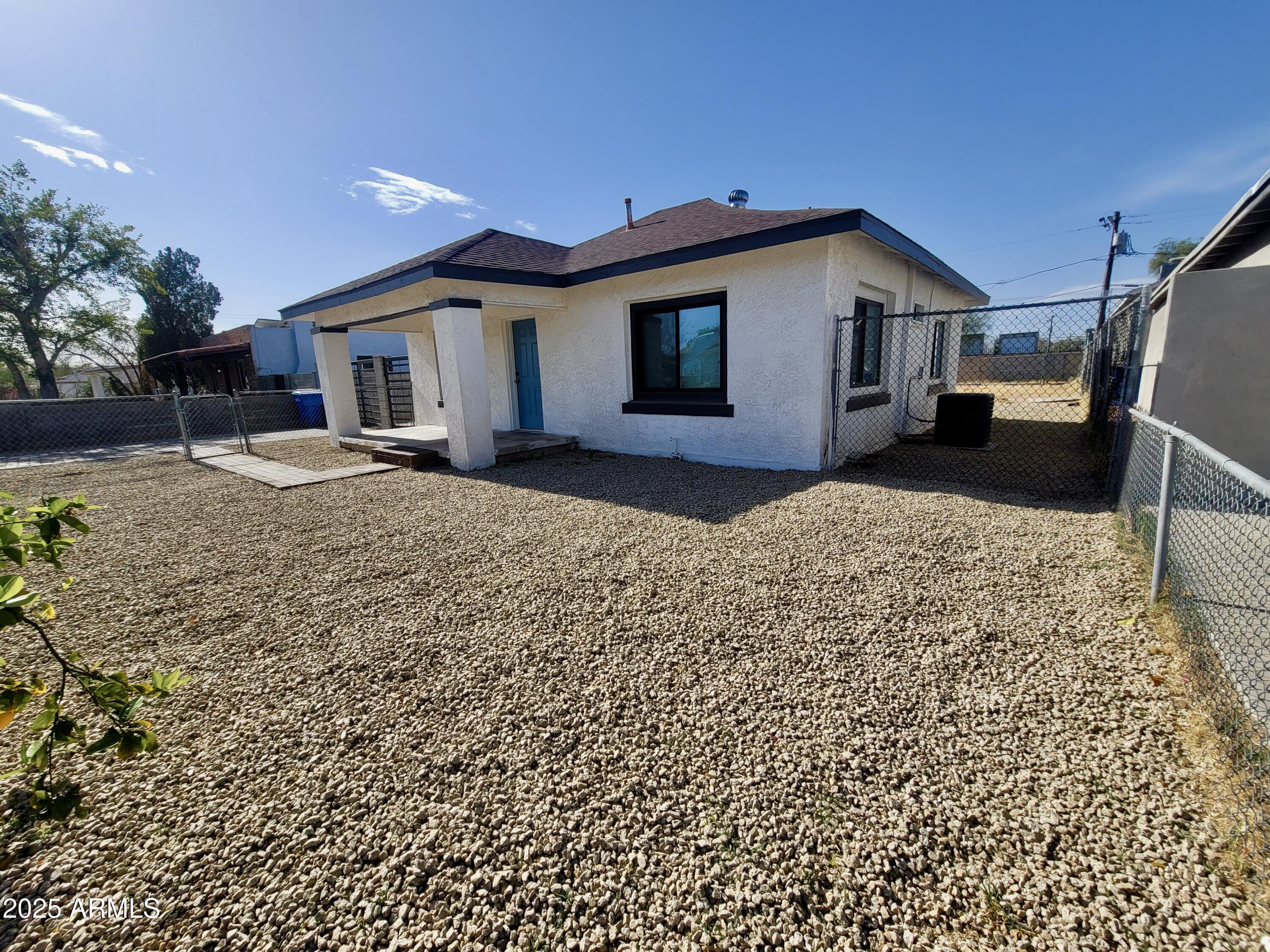 2112 N 24TH Place