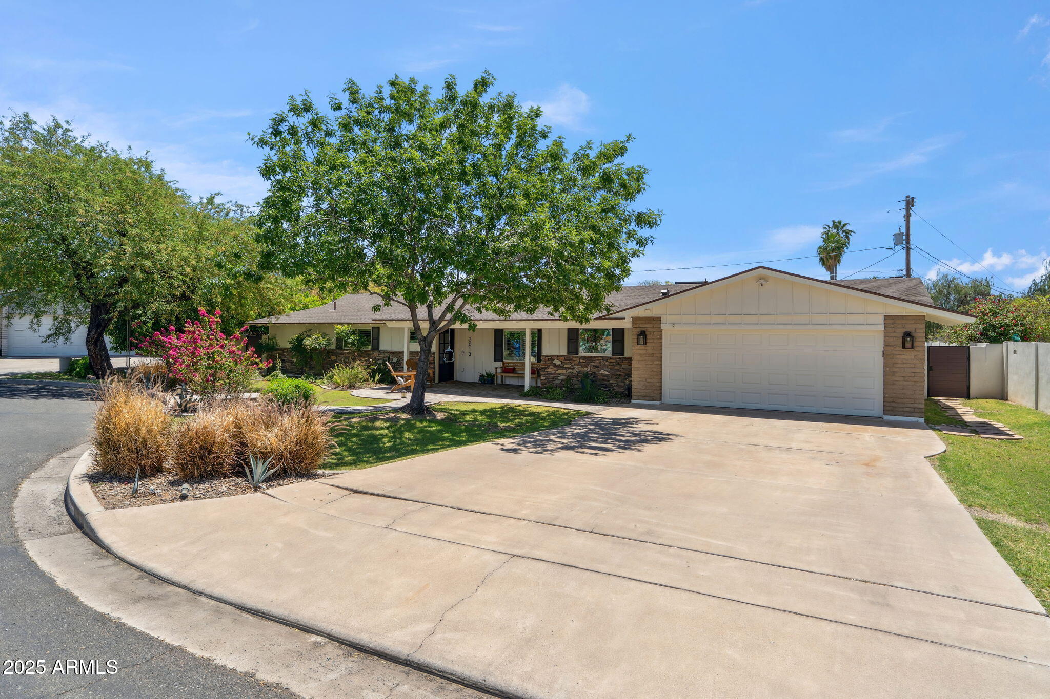 2013 E Solano Drive