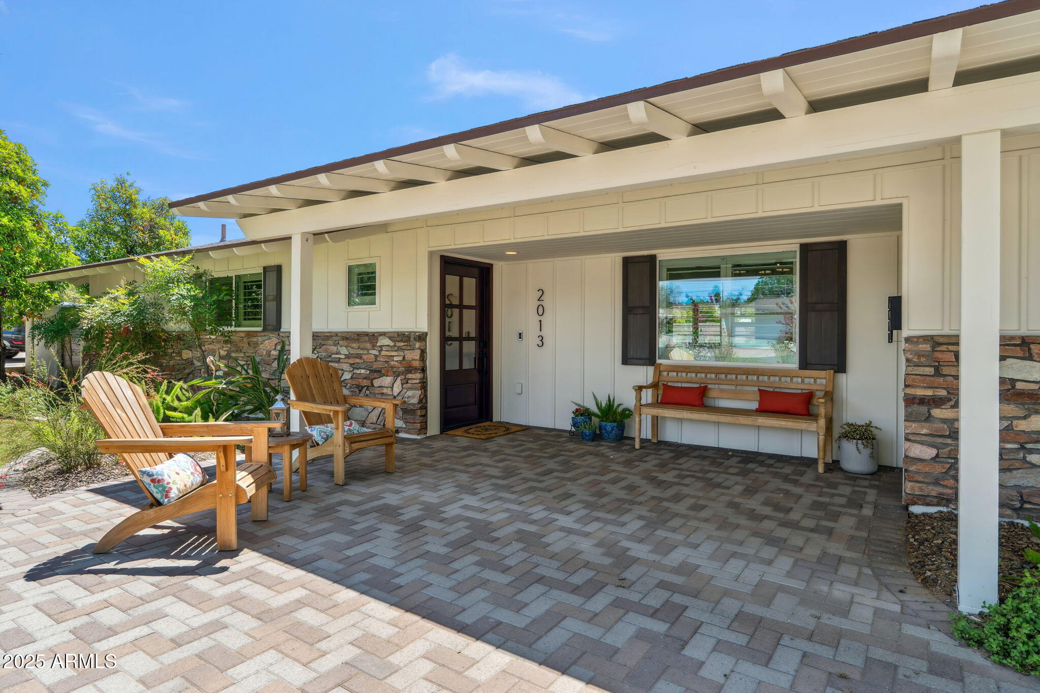 2013 E Solano Drive