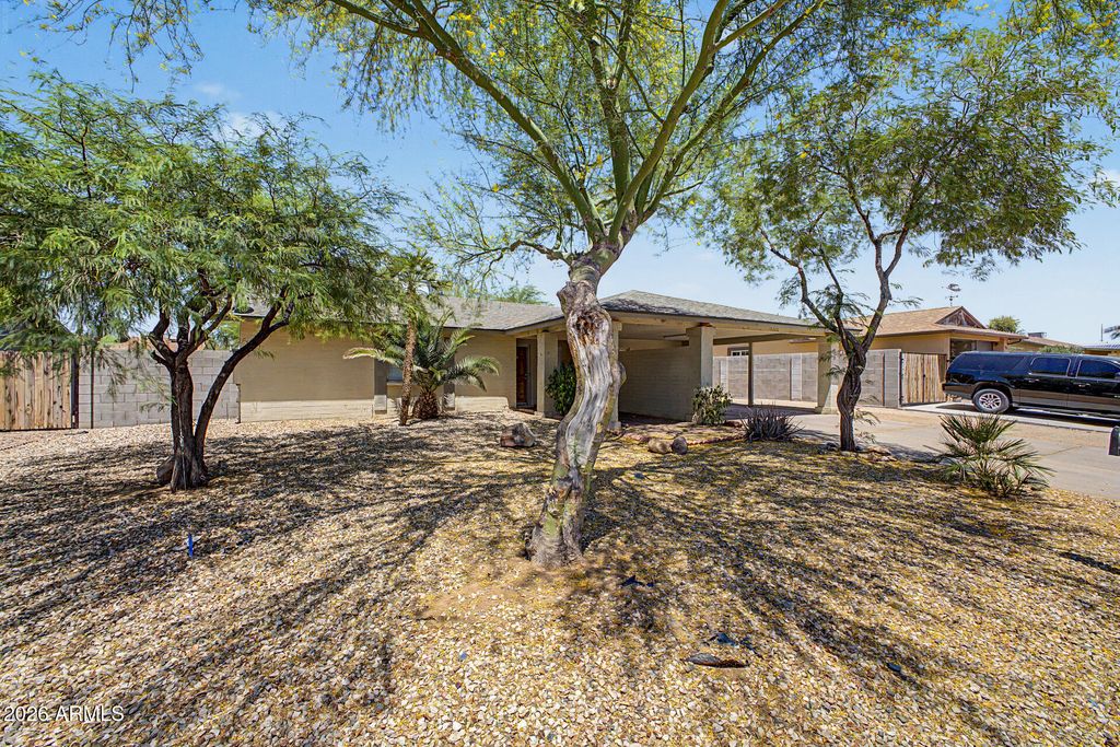 Photo of 18226 N 10th Drive, Phoenix, AZ 85023 (MLS # 7039198)