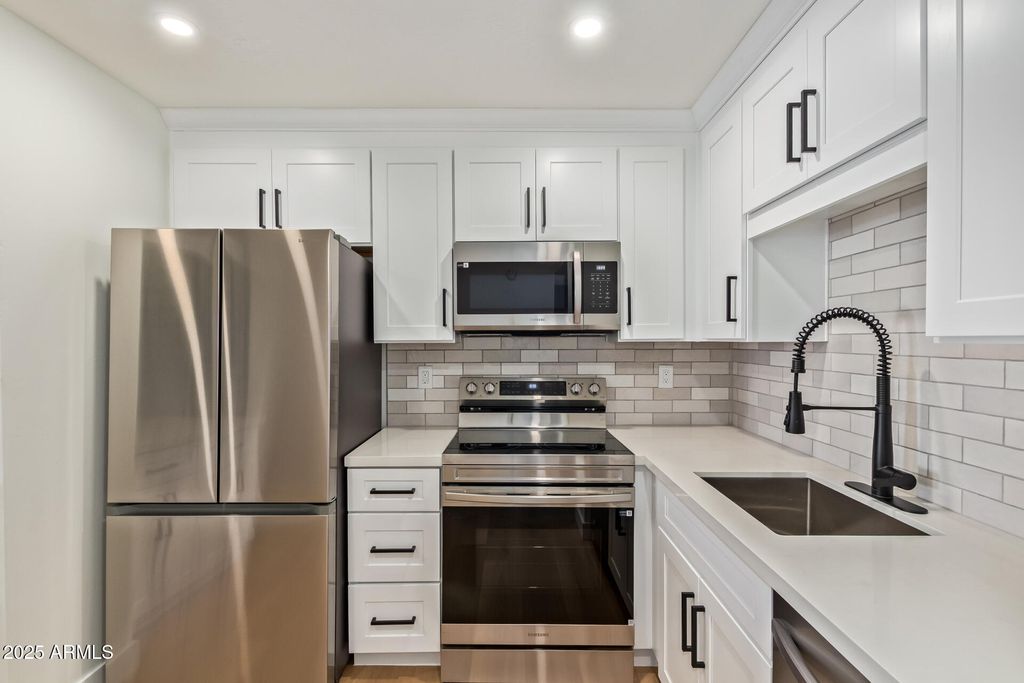 Photo of 4901 S Calle Los Cerros Drive #202, Tempe, AZ 85282 (MLS # 6994566)
