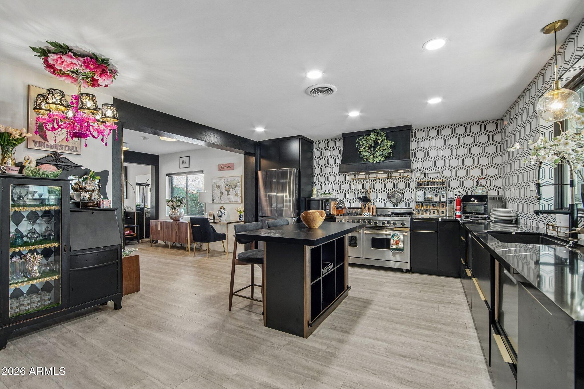 1725 E VERDE Lane