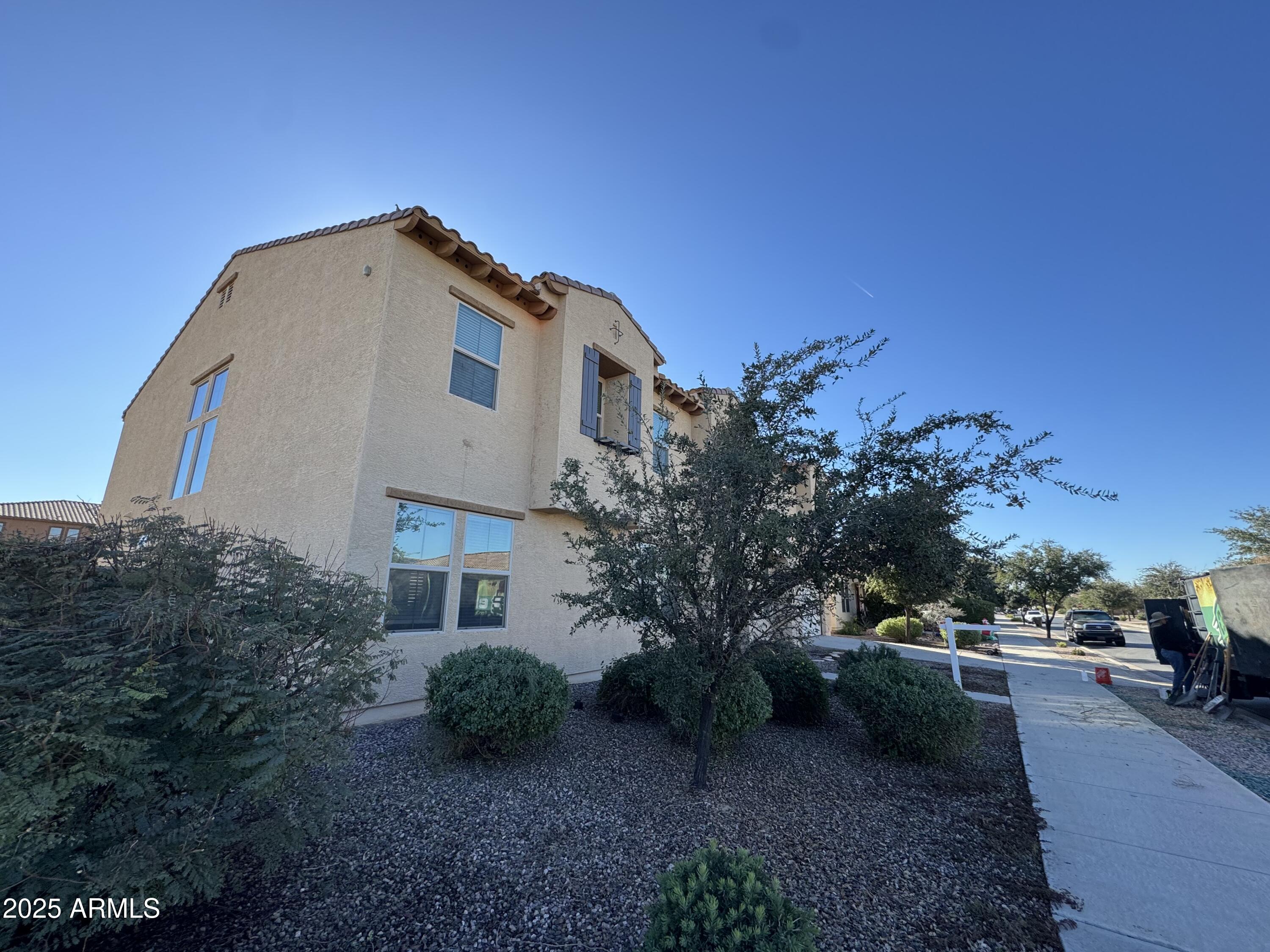 Properties 1 21367 E VIA DE ARBOLES --