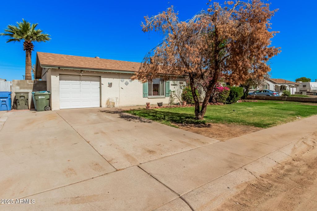 Photo of 5858 W Minnezona Avenue, Phoenix, AZ 85031 (MLS # 6937274)