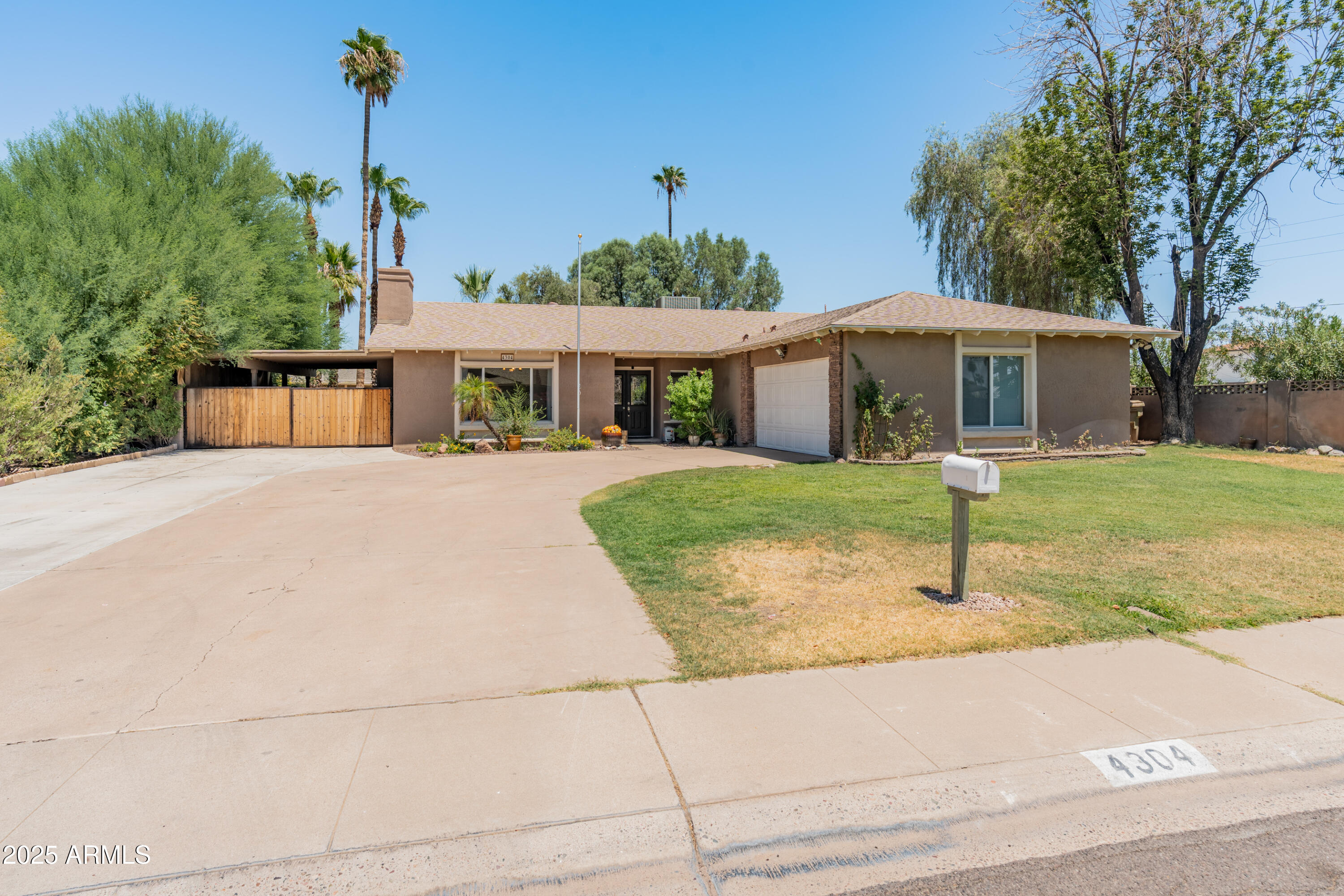 4304 W EL CAMINITO Drive