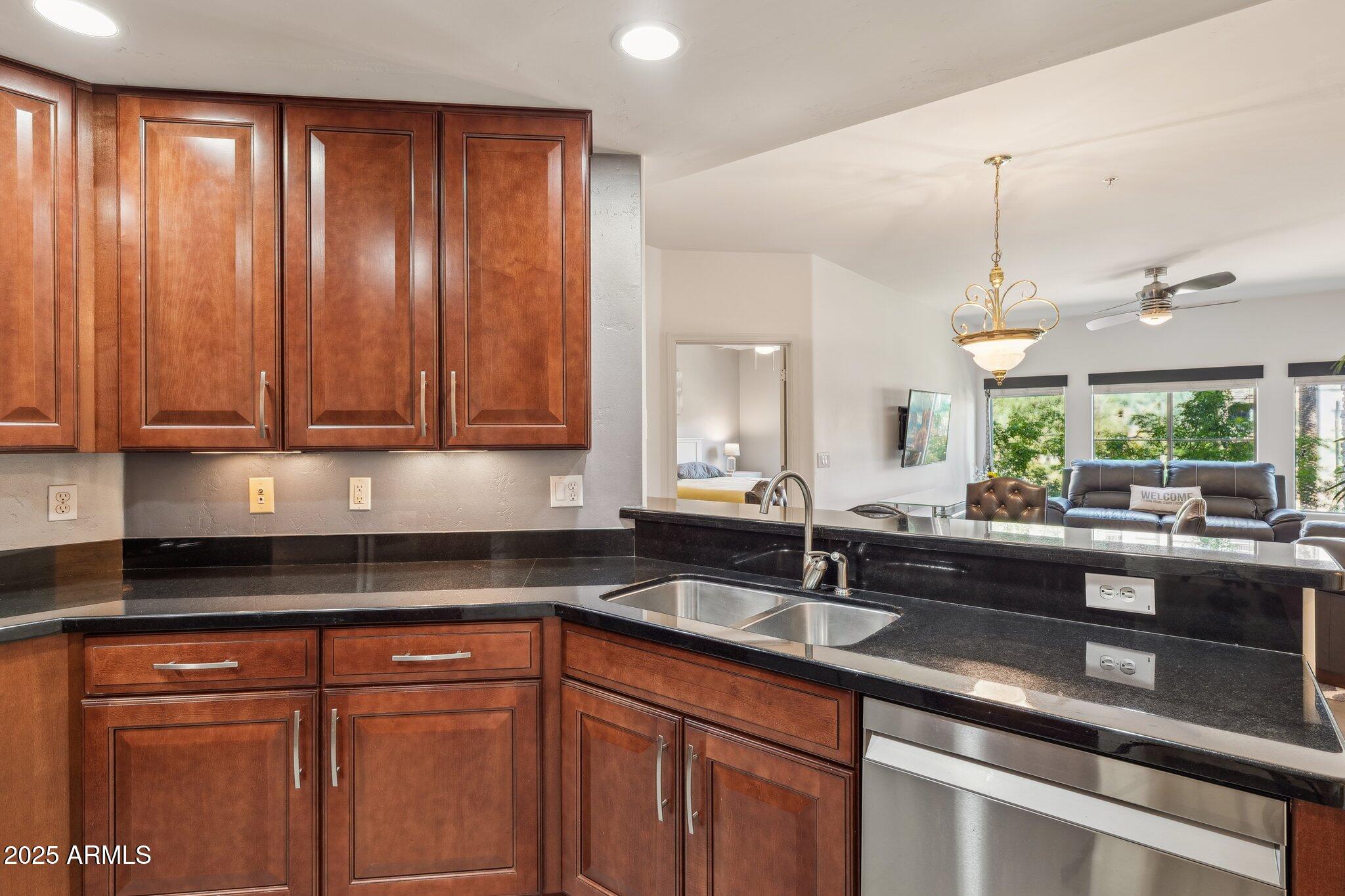 5350 E DEER VALLEY Drive 2408