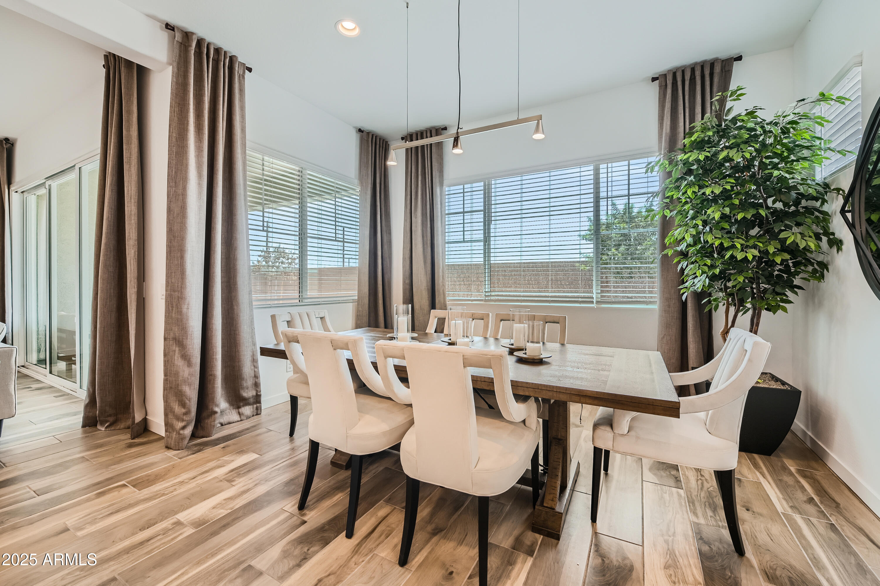 23032 E ROUNDUP Way