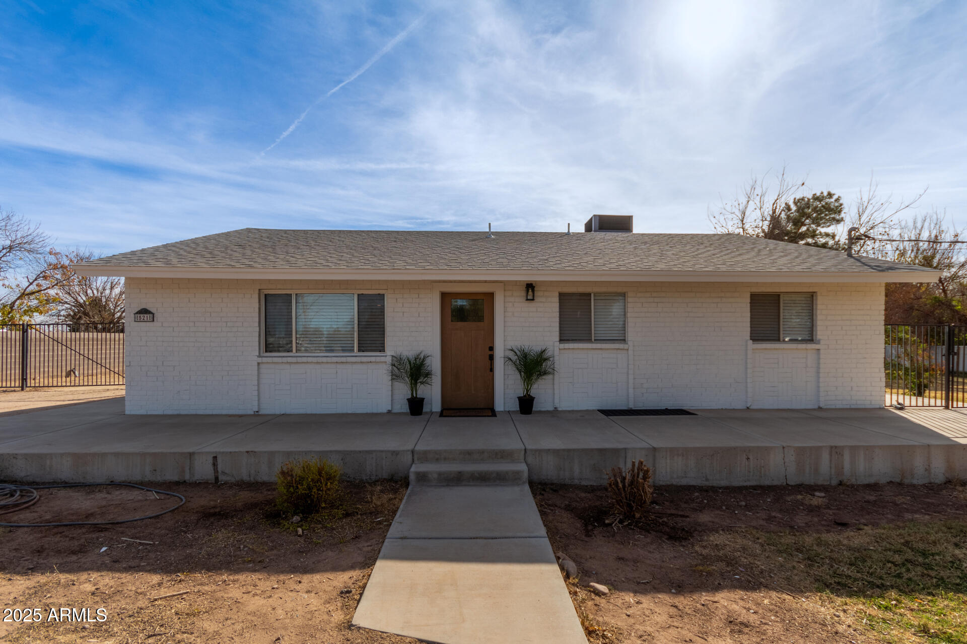 521 E LEHI Road