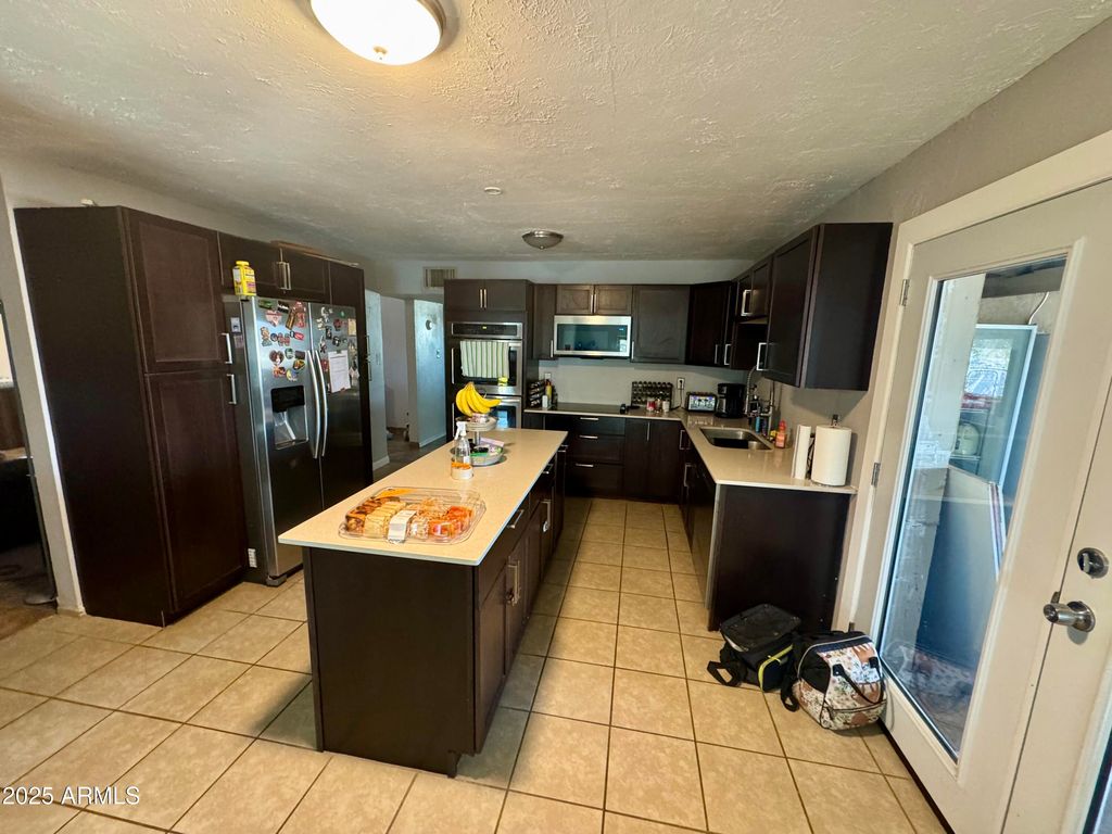 listing image 0
