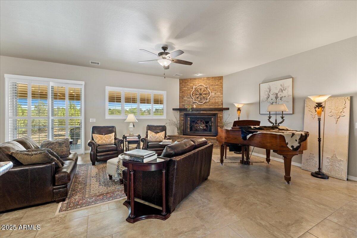 2135 W BRIDLE PATH Road