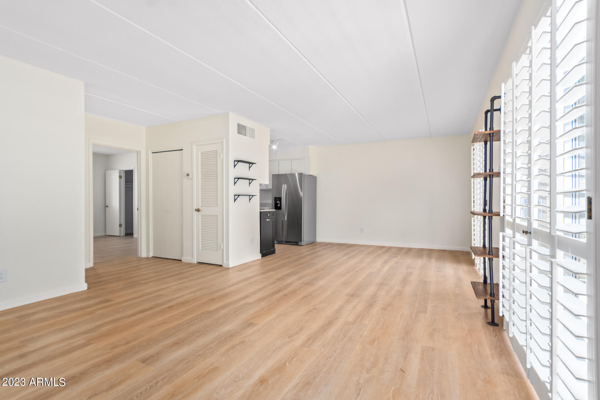 Photo 4 of 21 of 1024 E OSBORN Road B condo