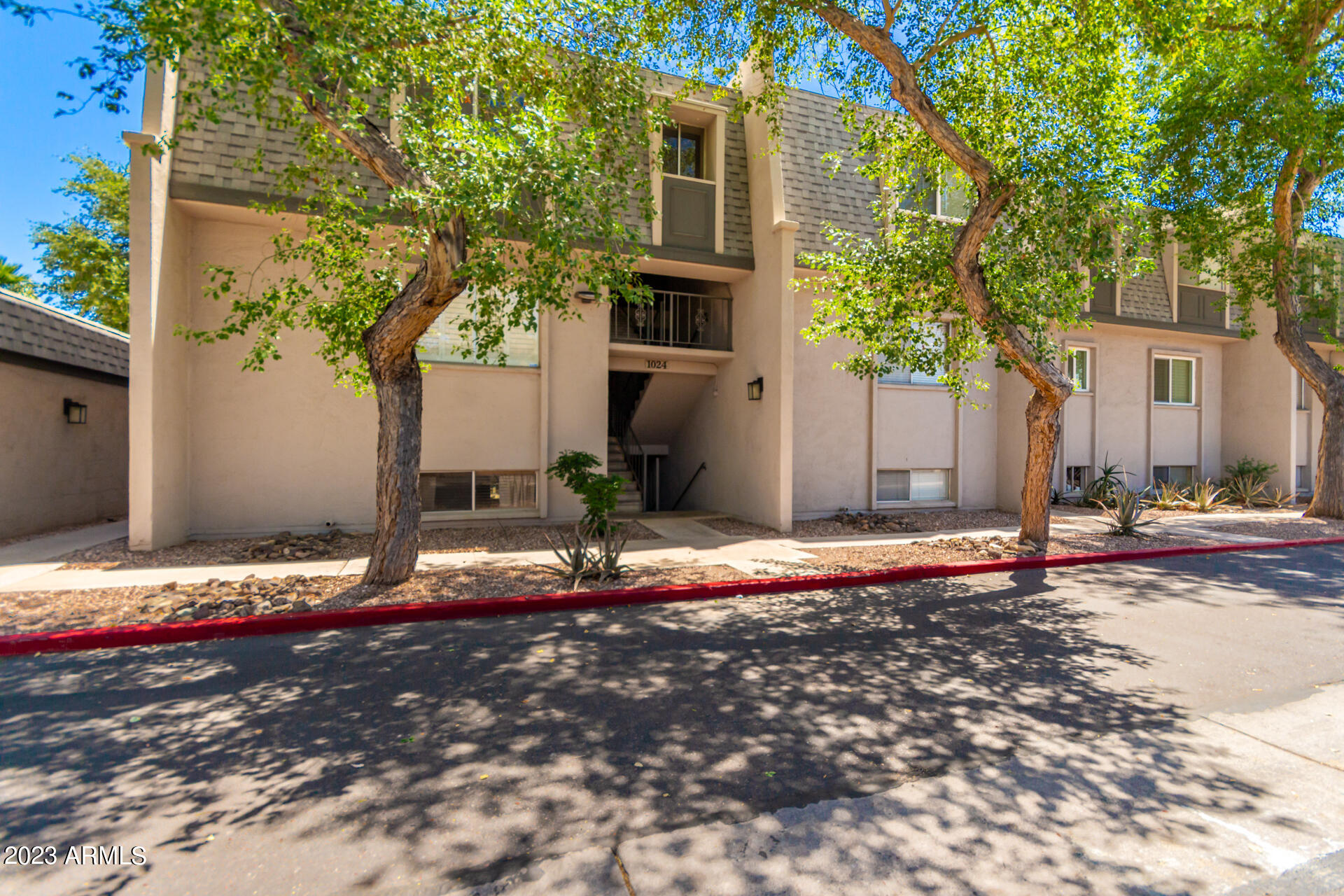 Photo 1 of 21 of 1024 E OSBORN Road B condo
