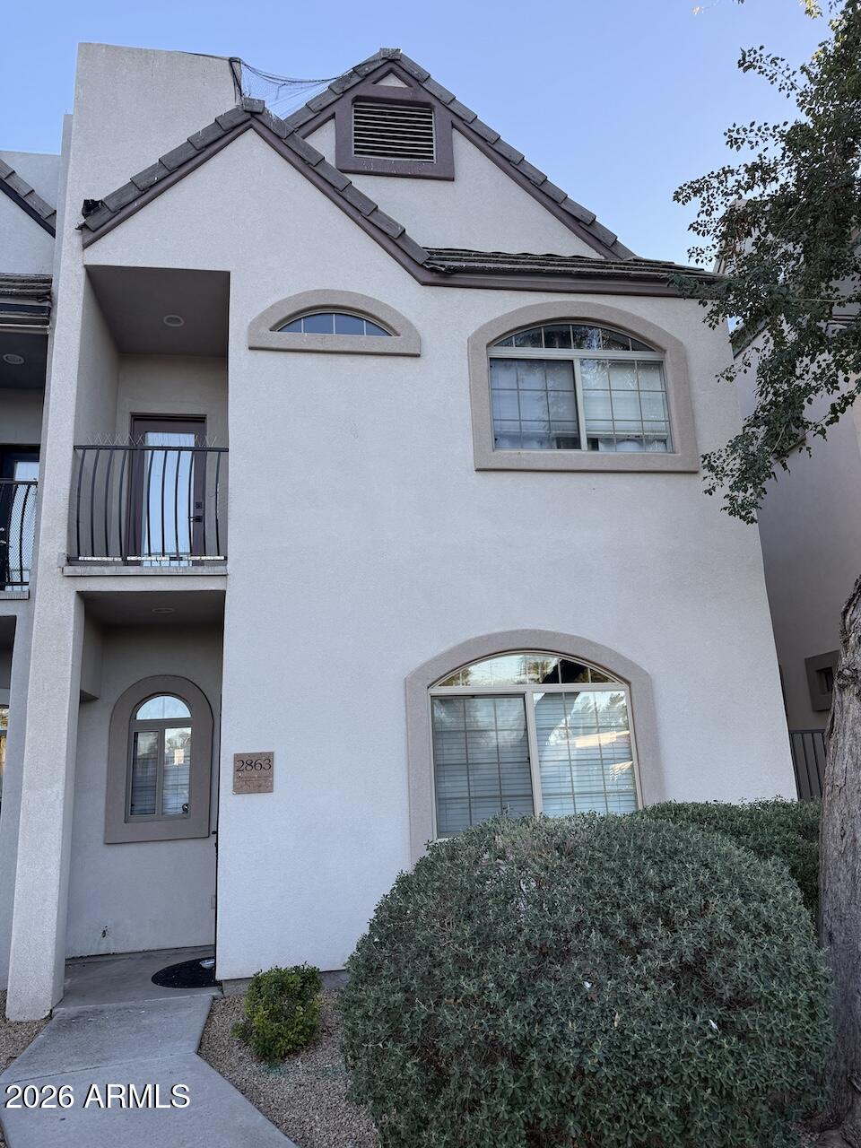 2863 E Pinchot Avenue