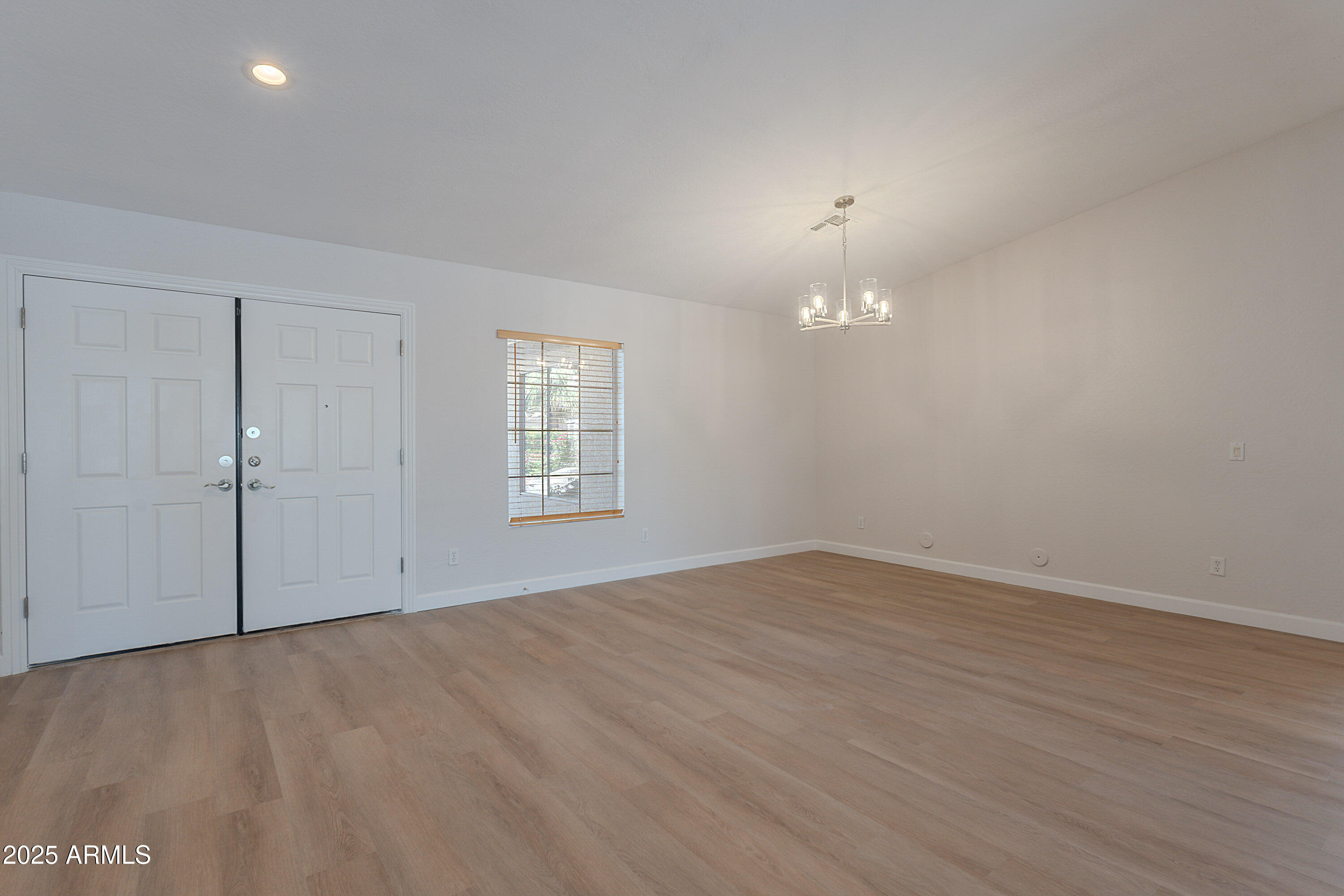 13305 W COLTER Street