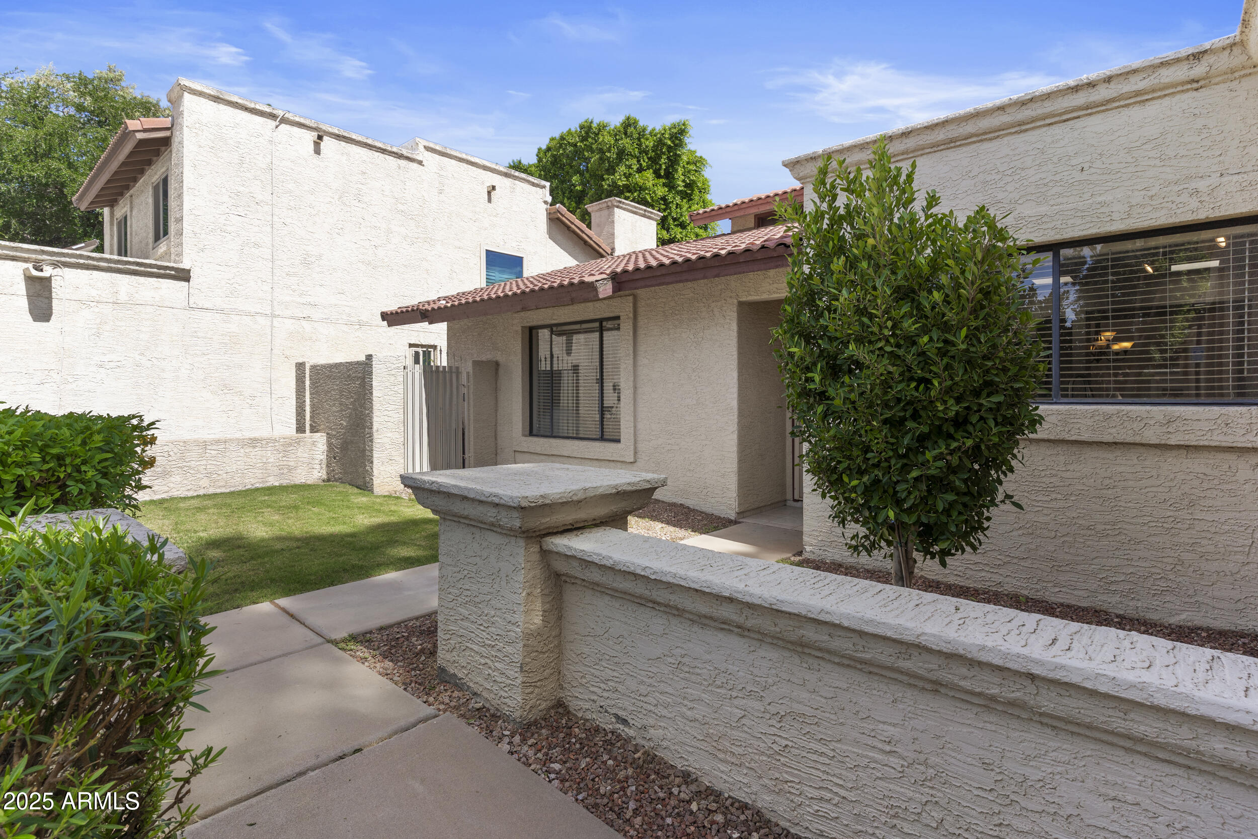 190 E Tremaine Avenue
