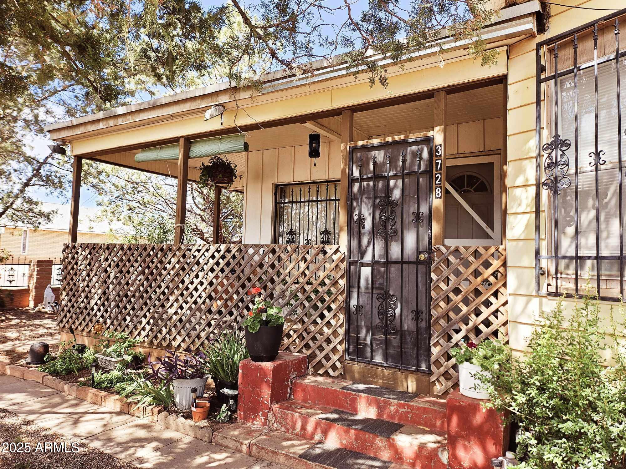 3728 S TOWNER Avenue