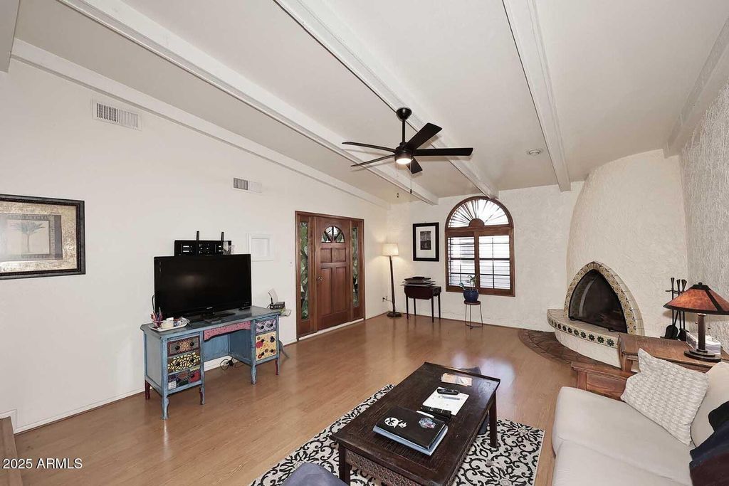 listing image 0
