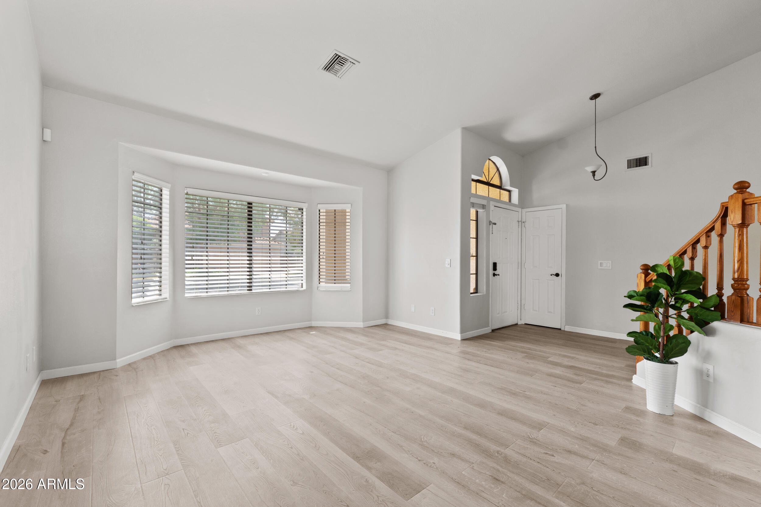 632 W SIERRA MADRE Avenue