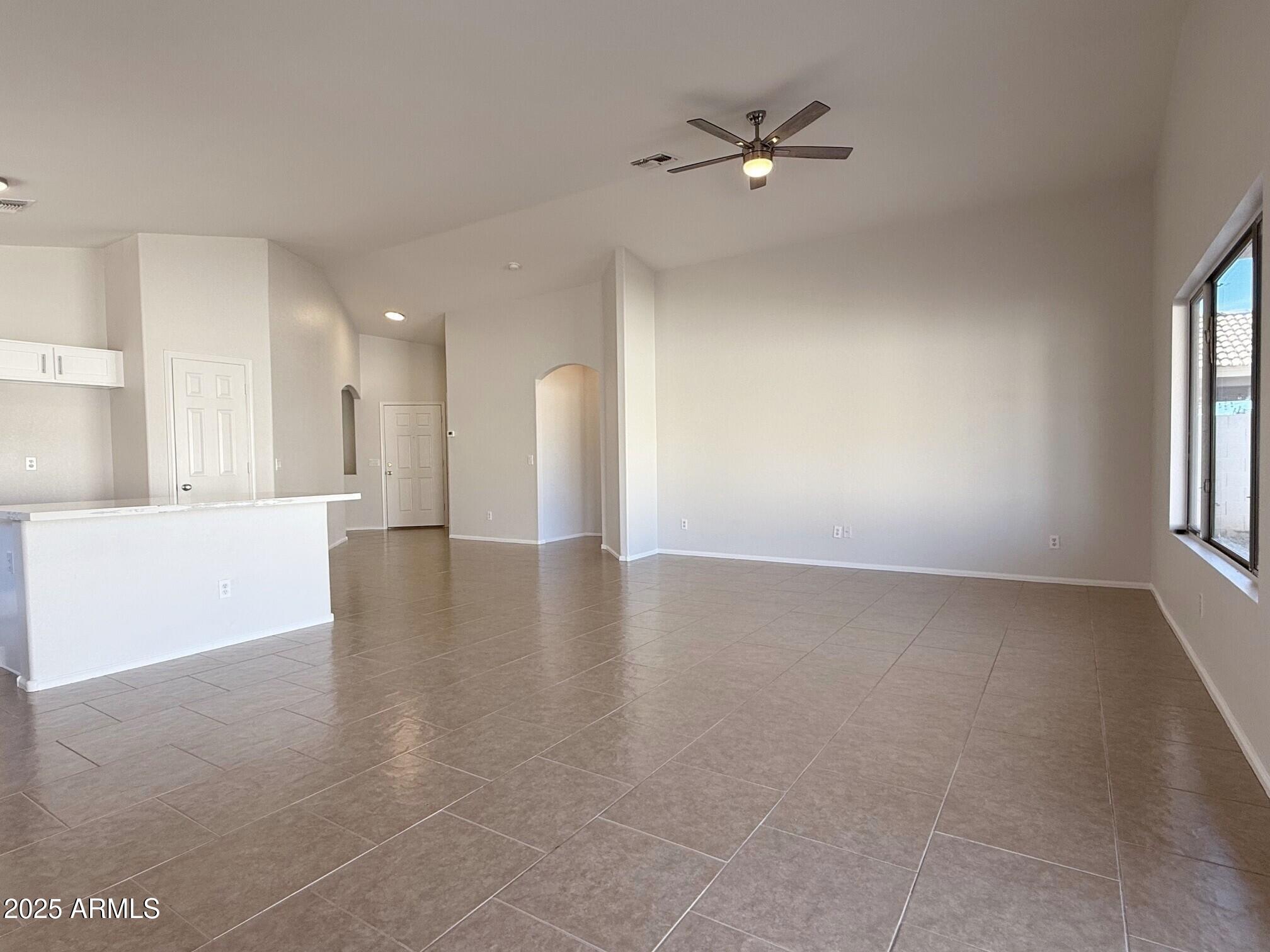 1316 E VERNOA Street