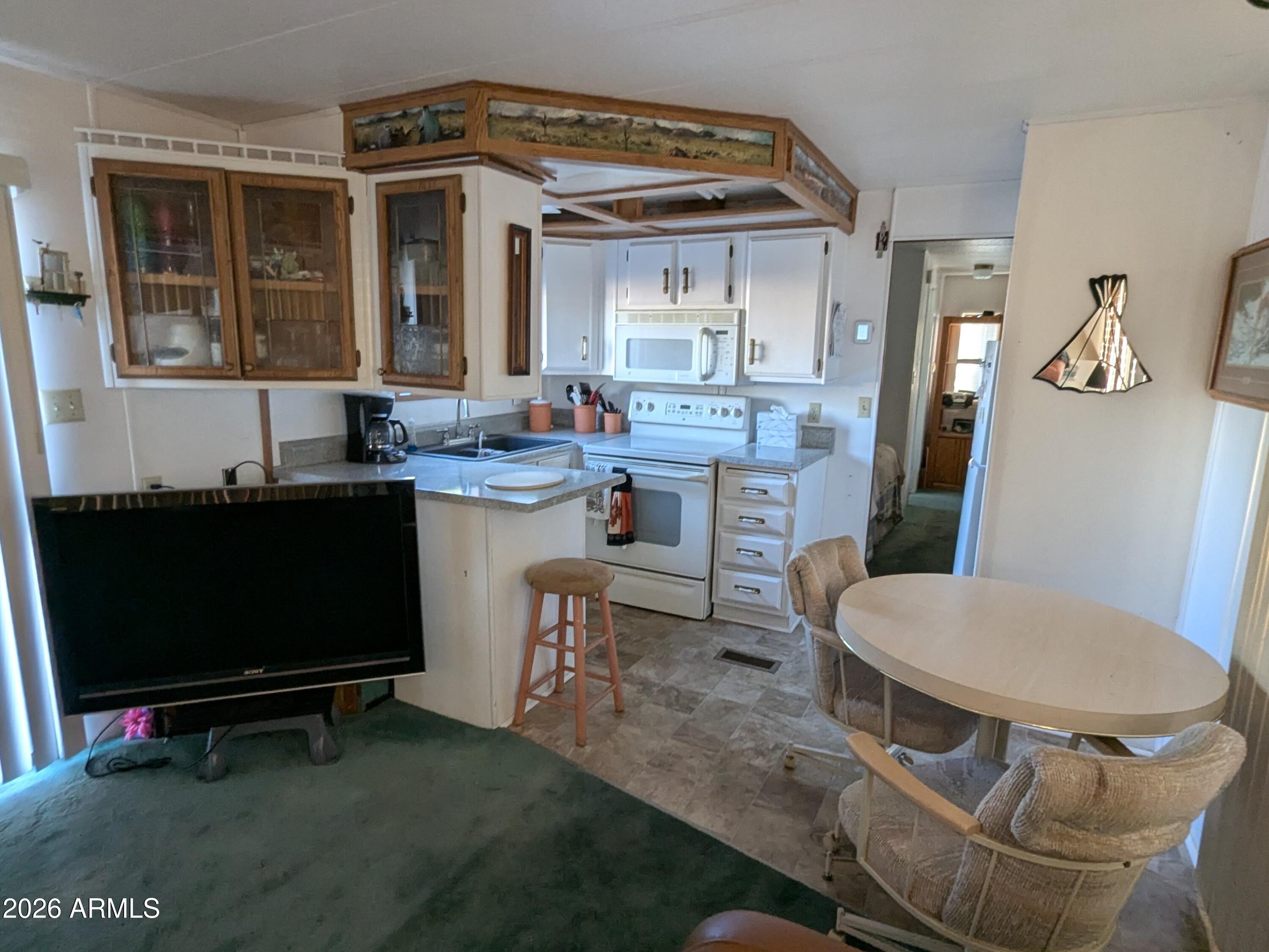 111 S GREENFIELD Road 511