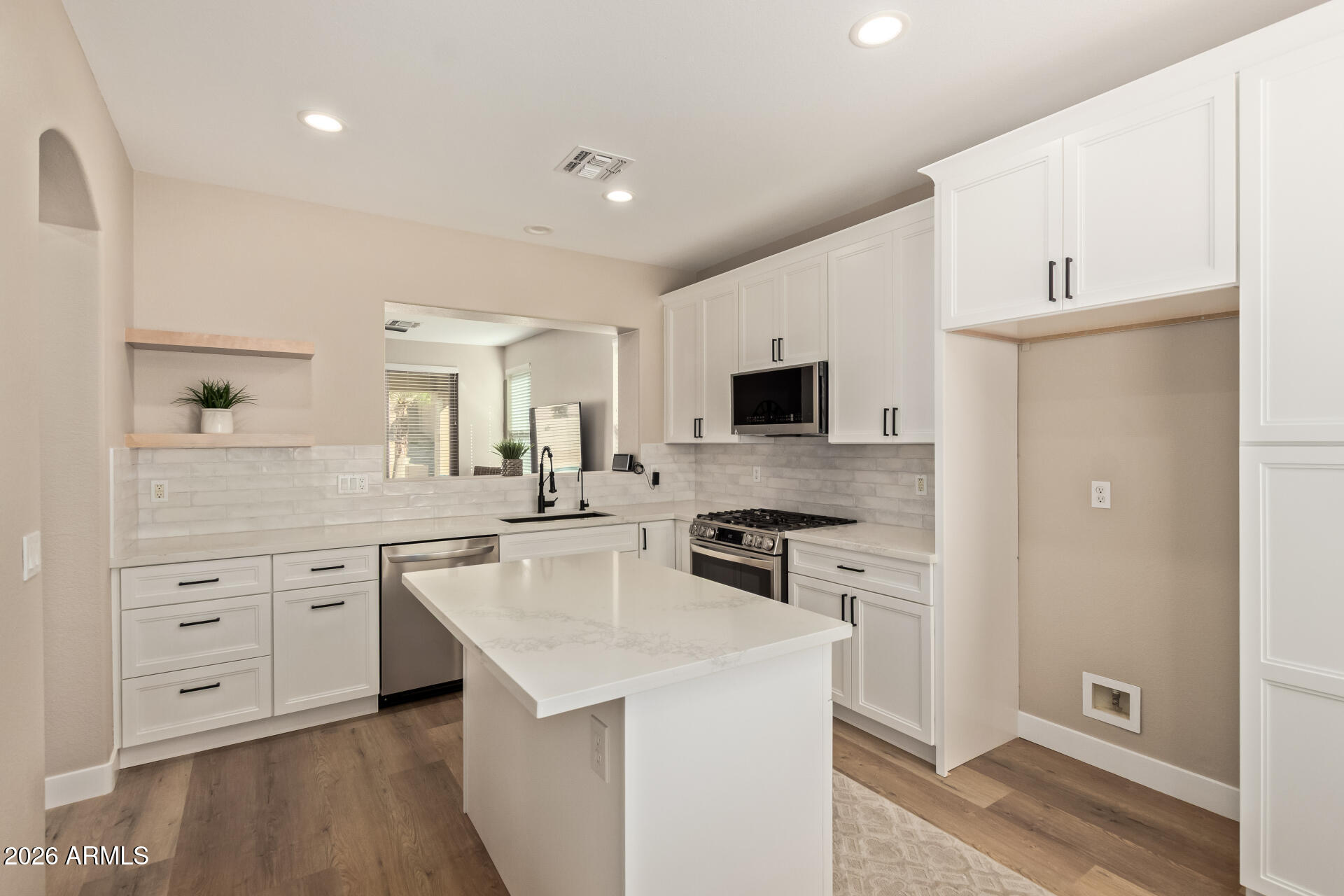 1806 W Windsong Drive