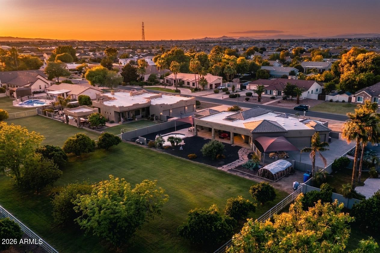 2687 E ARROWHEAD Trail