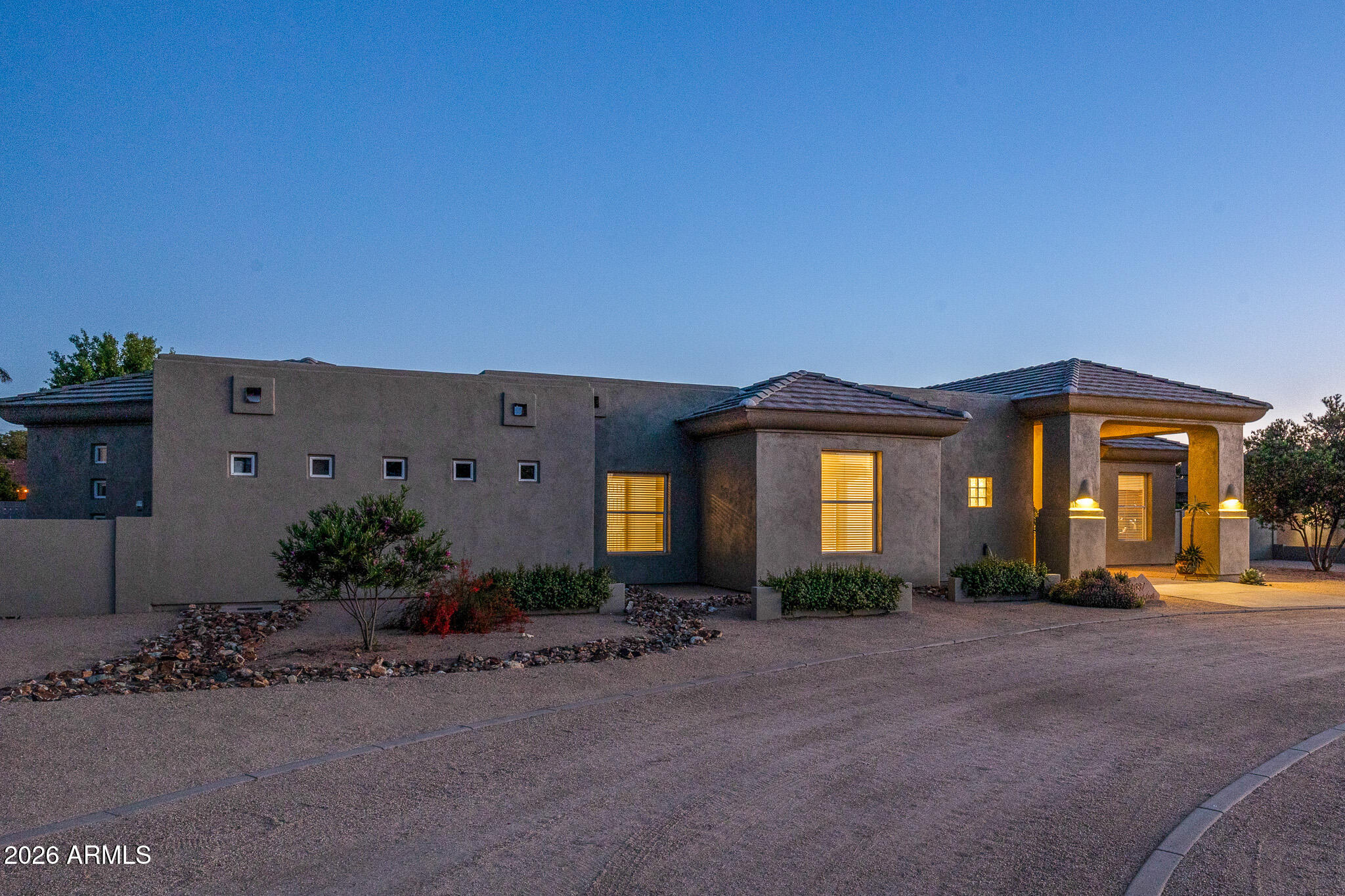 2687 E ARROWHEAD Trail