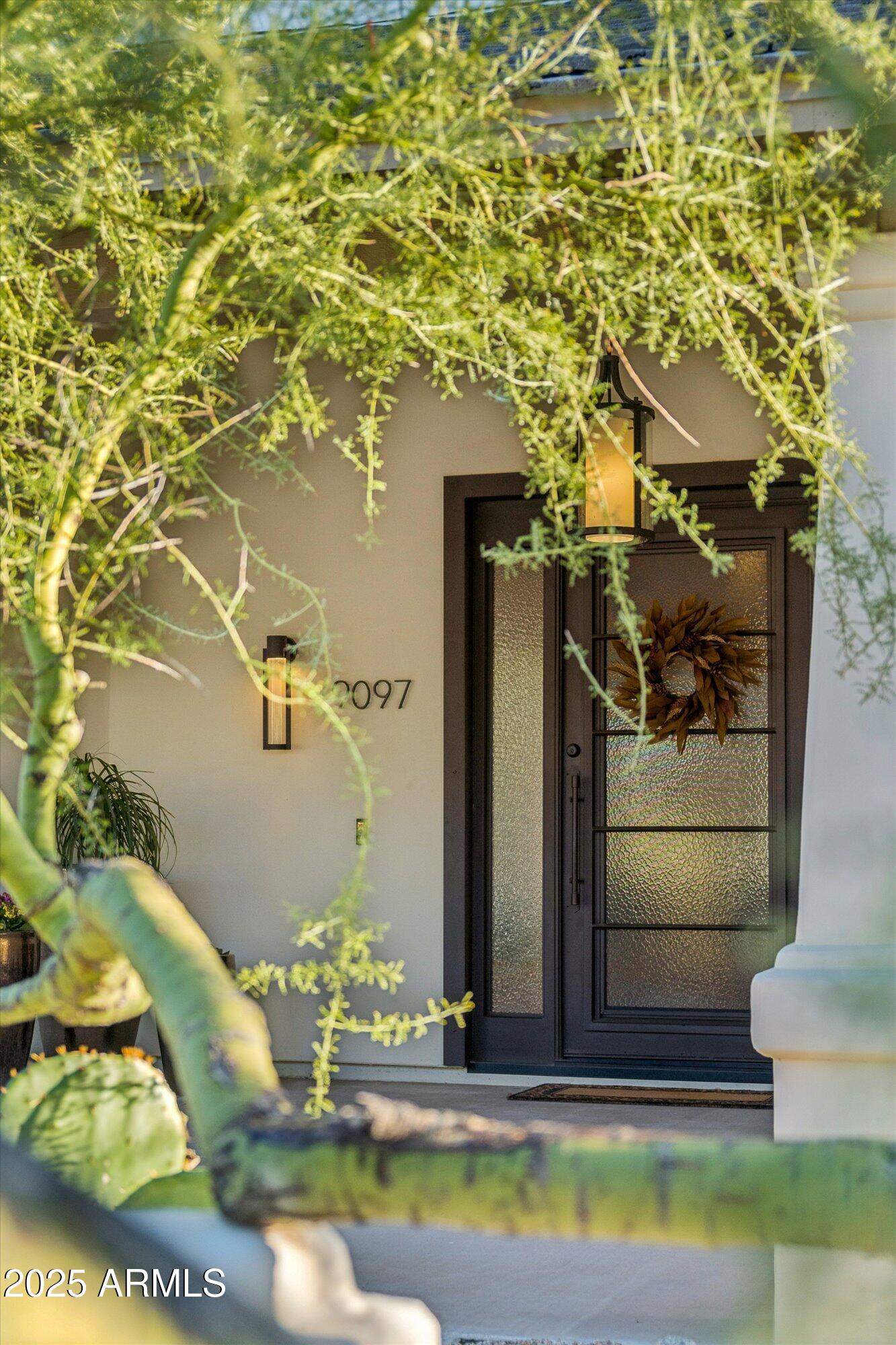 9097 E Calle De Las Brisas --