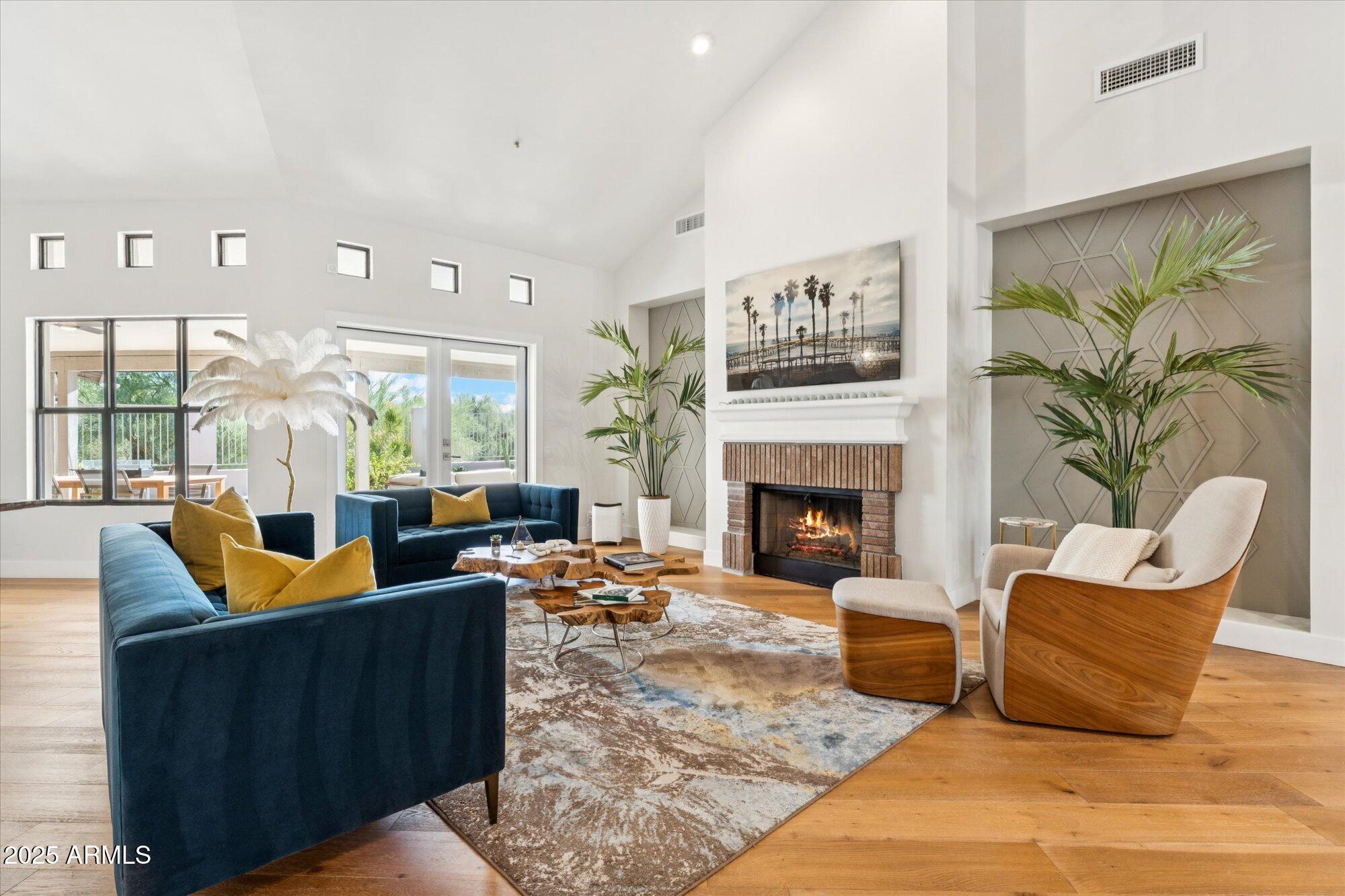 9097 E Calle De Las Brisas --