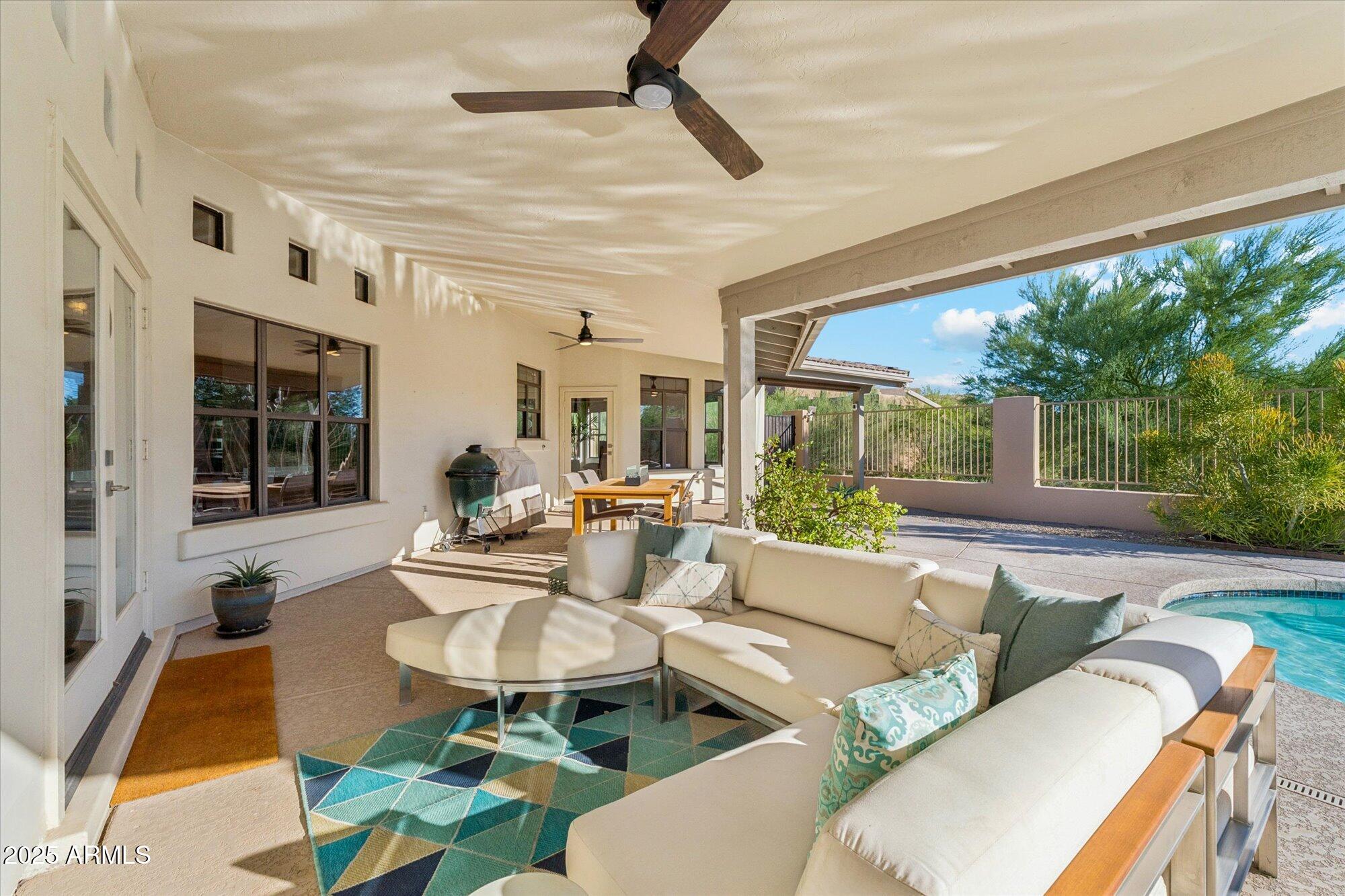 9097 E Calle De Las Brisas --