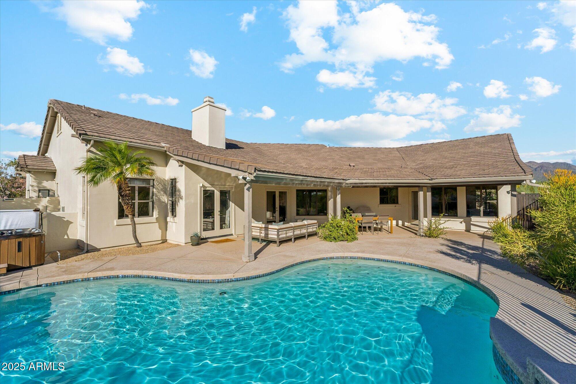 9097 E Calle De Las Brisas --