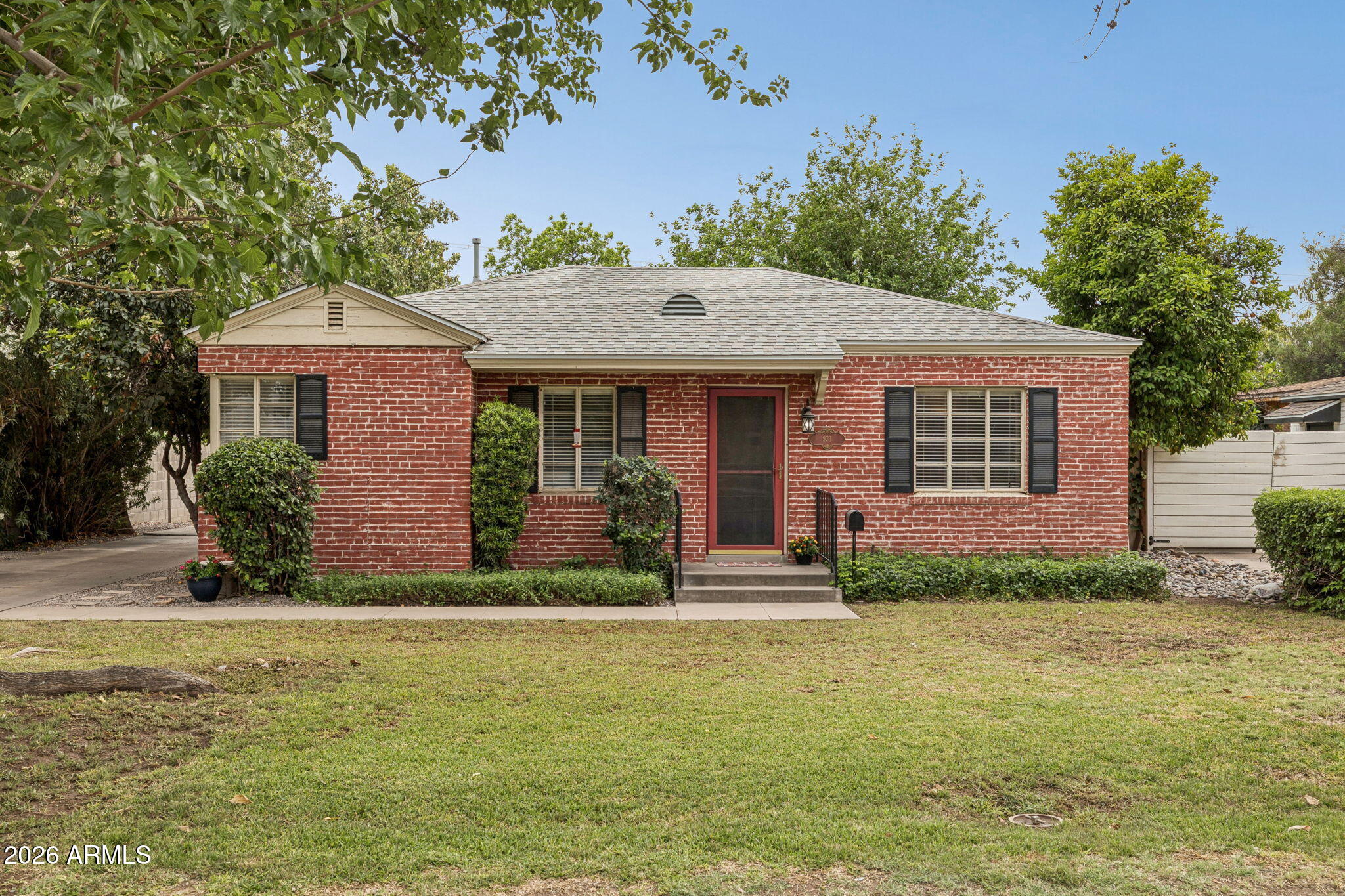 931 W MACKENZIE Drive