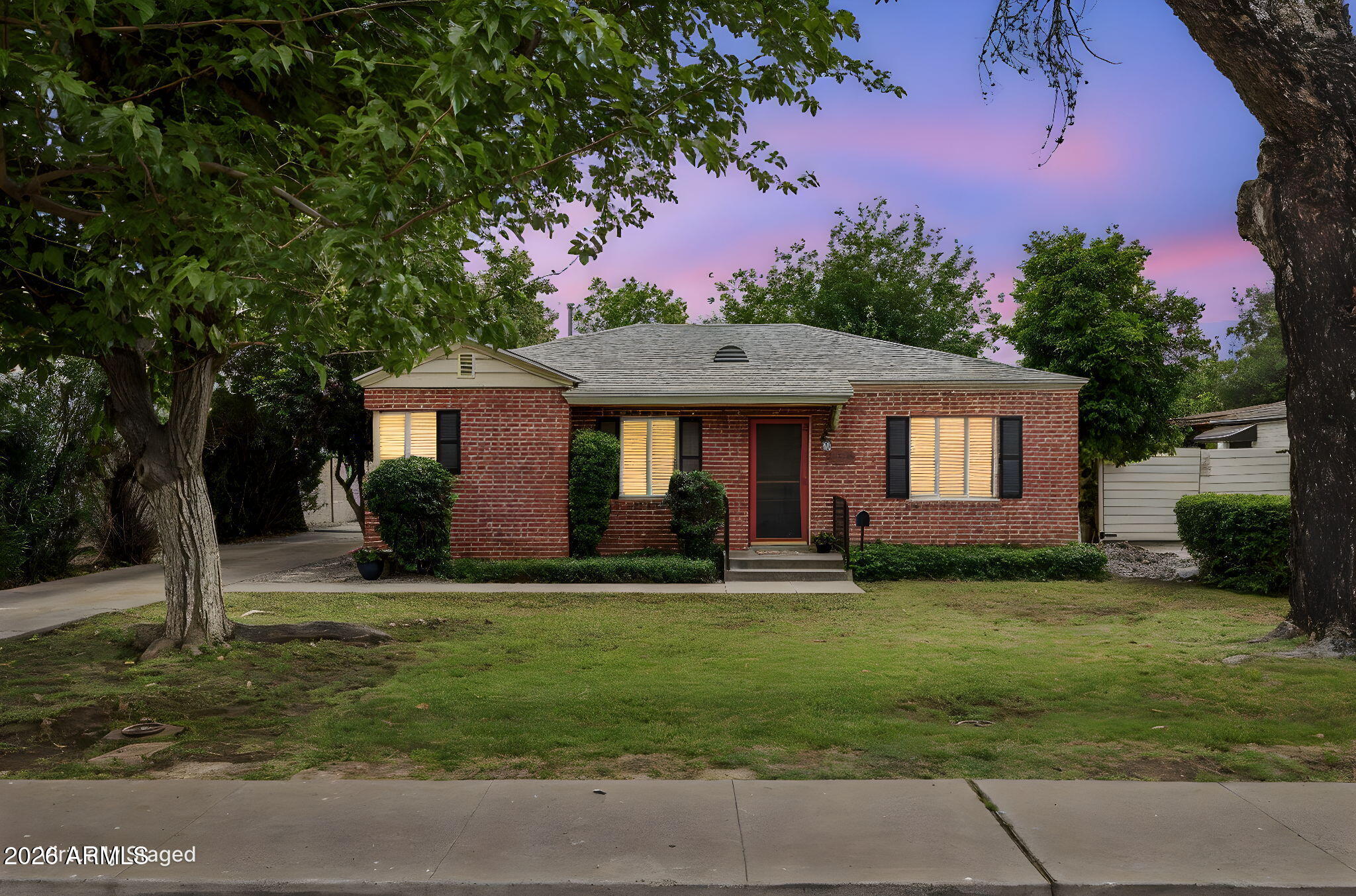 931 W MACKENZIE Drive