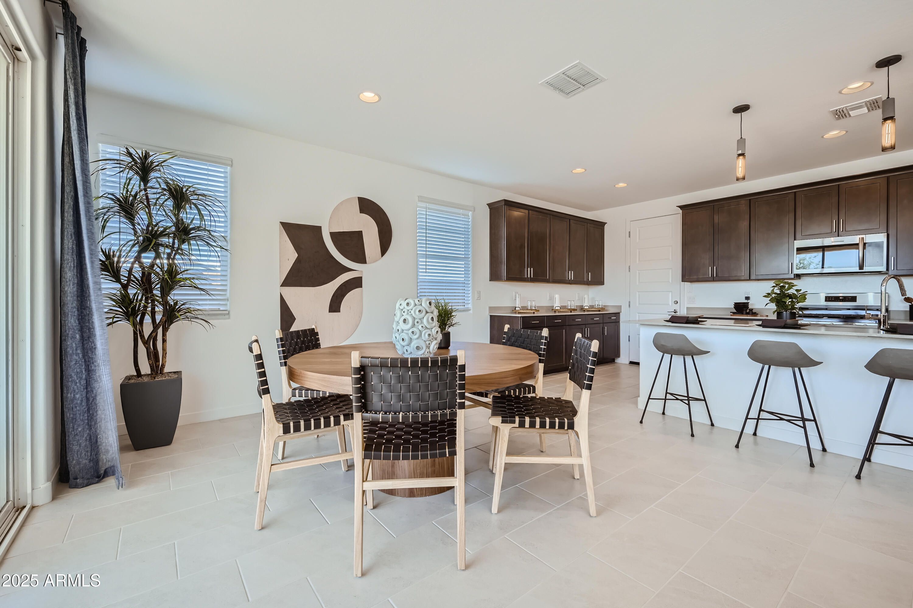 10151 E ULYSSES Avenue