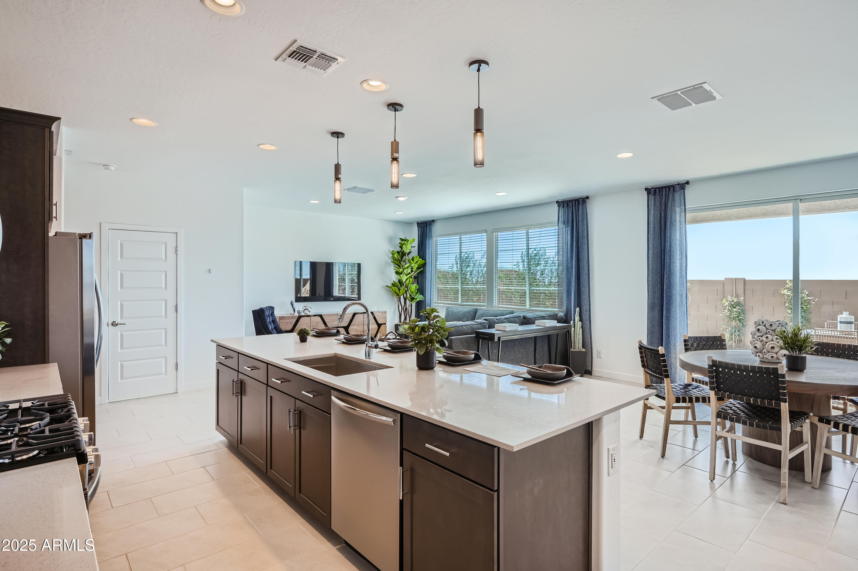 10151 E ULYSSES Avenue