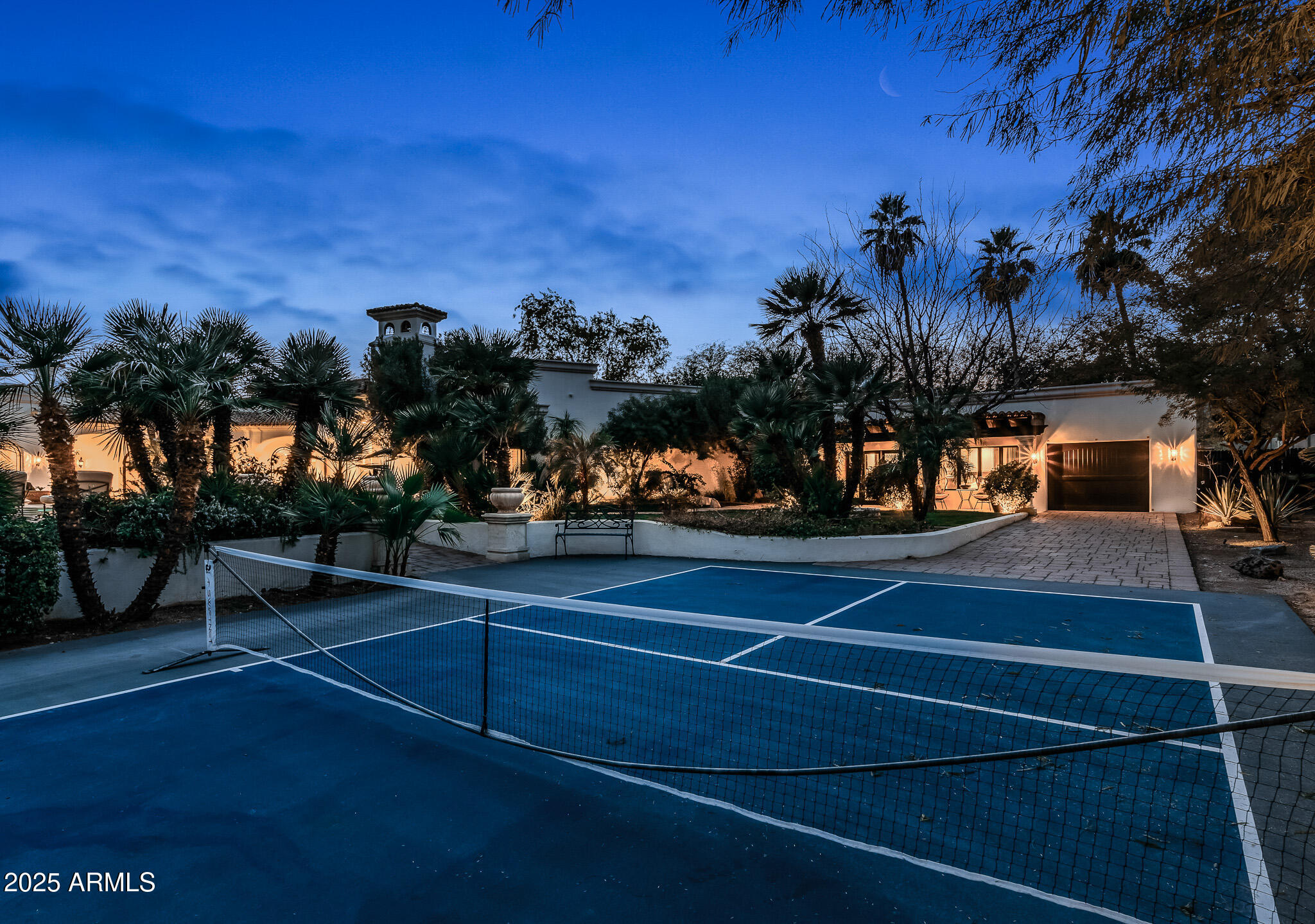 4900 E DESERT FAIRWAYS Drive