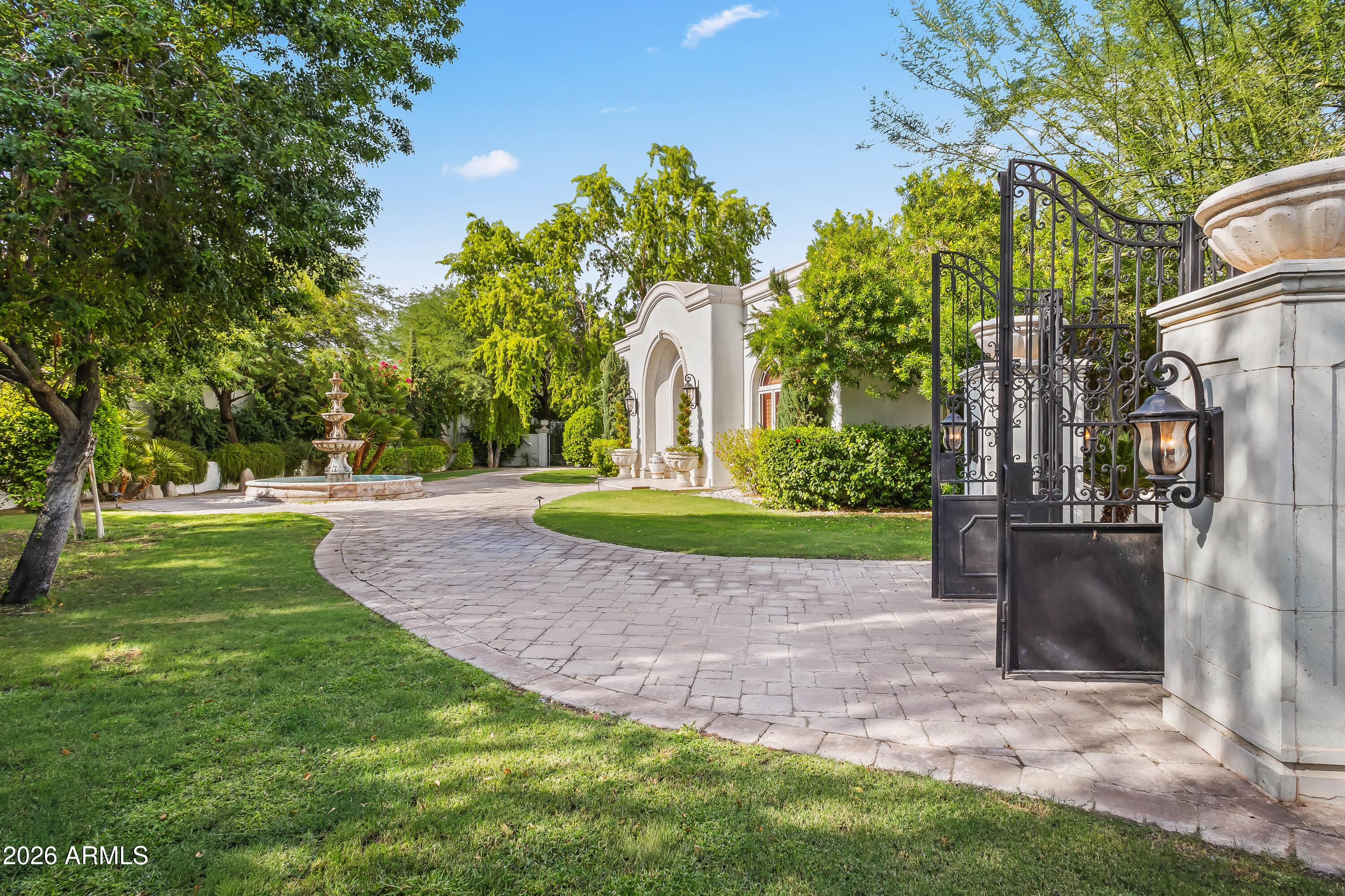 4900 E DESERT FAIRWAYS Drive