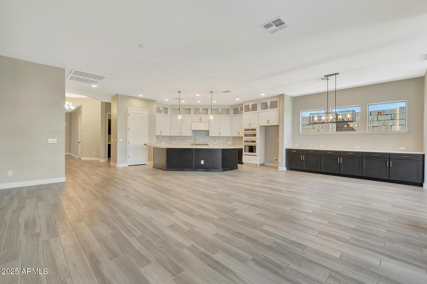 21548 W PIERSON Street