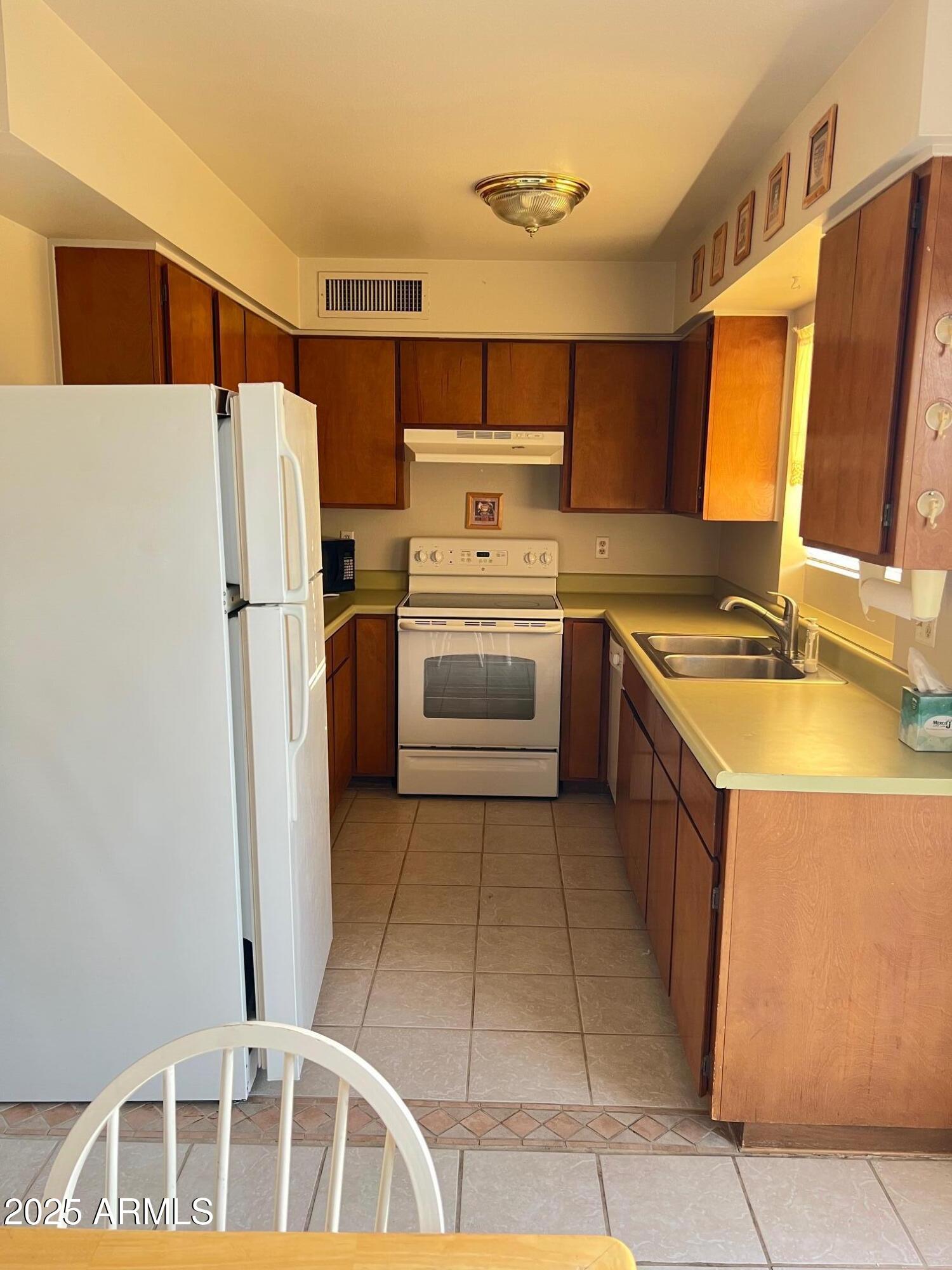 5518 E Lindstrom Lane B6