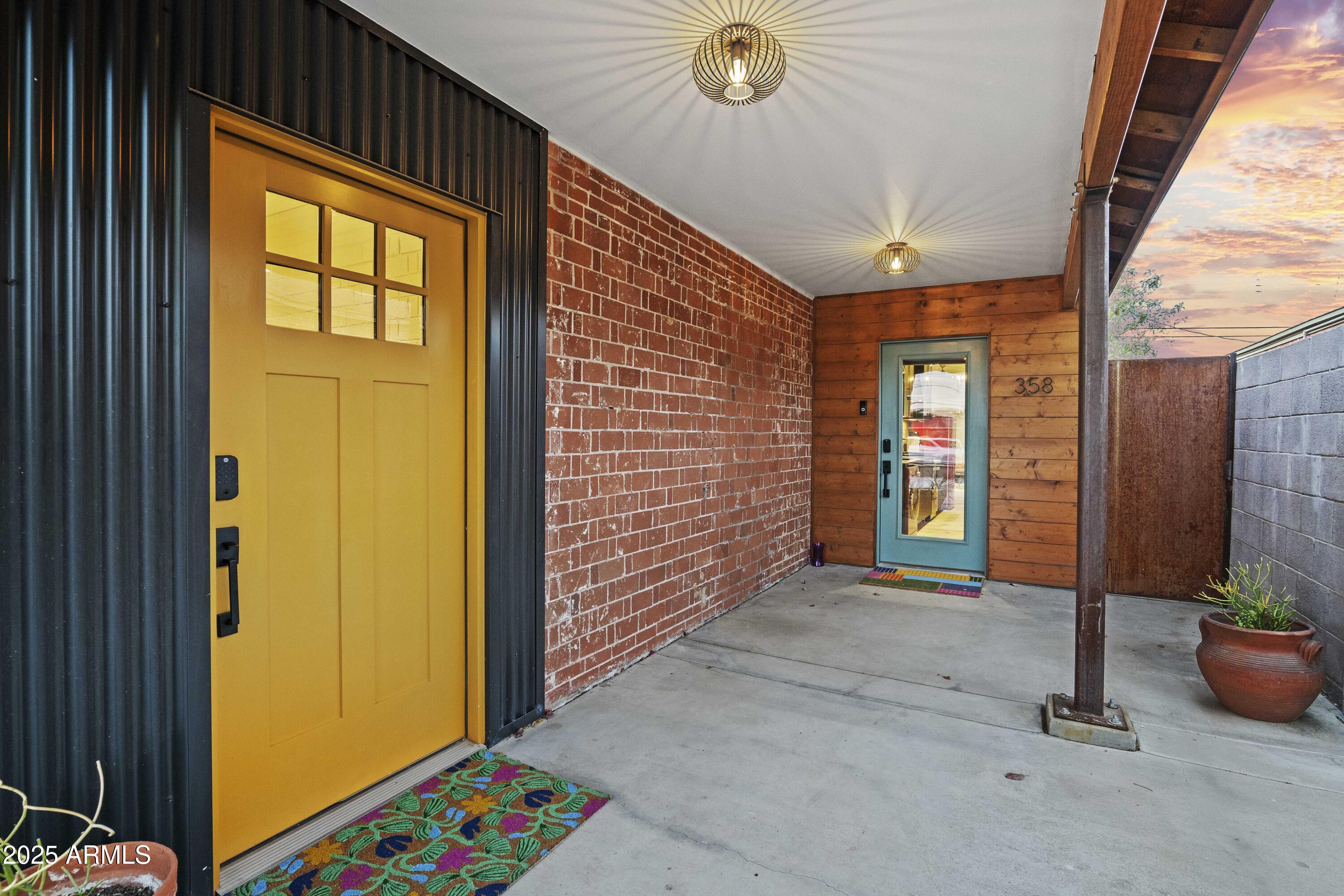 358 E Whitton Avenue