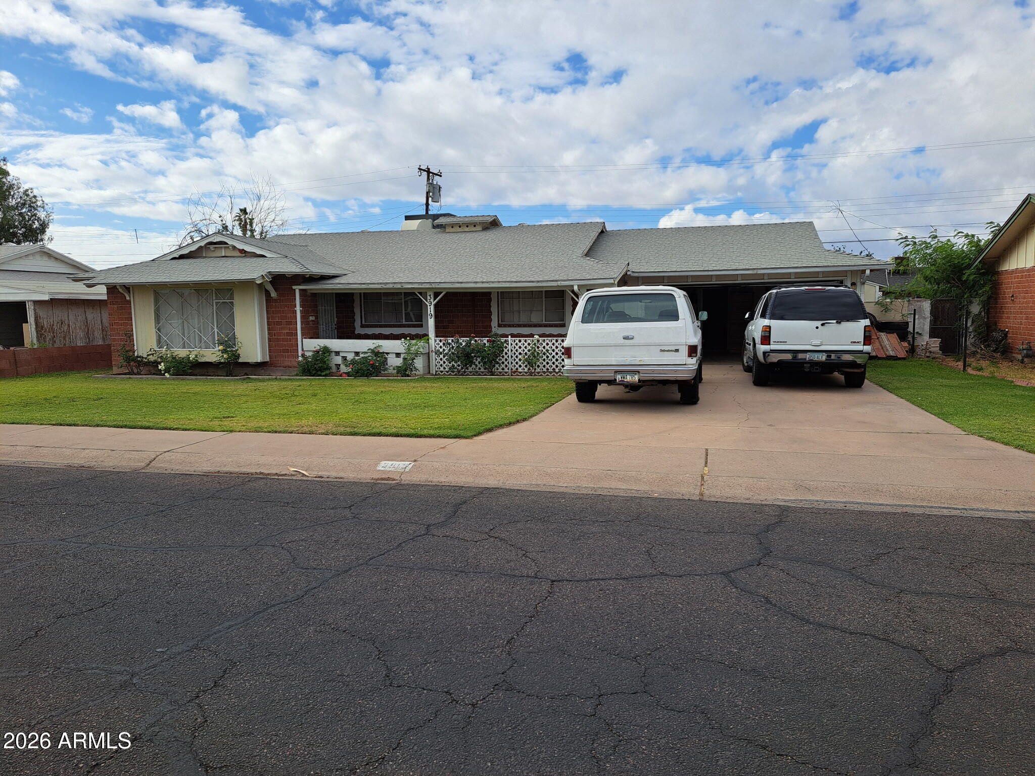 3919 W SIERRA VISTA Drive