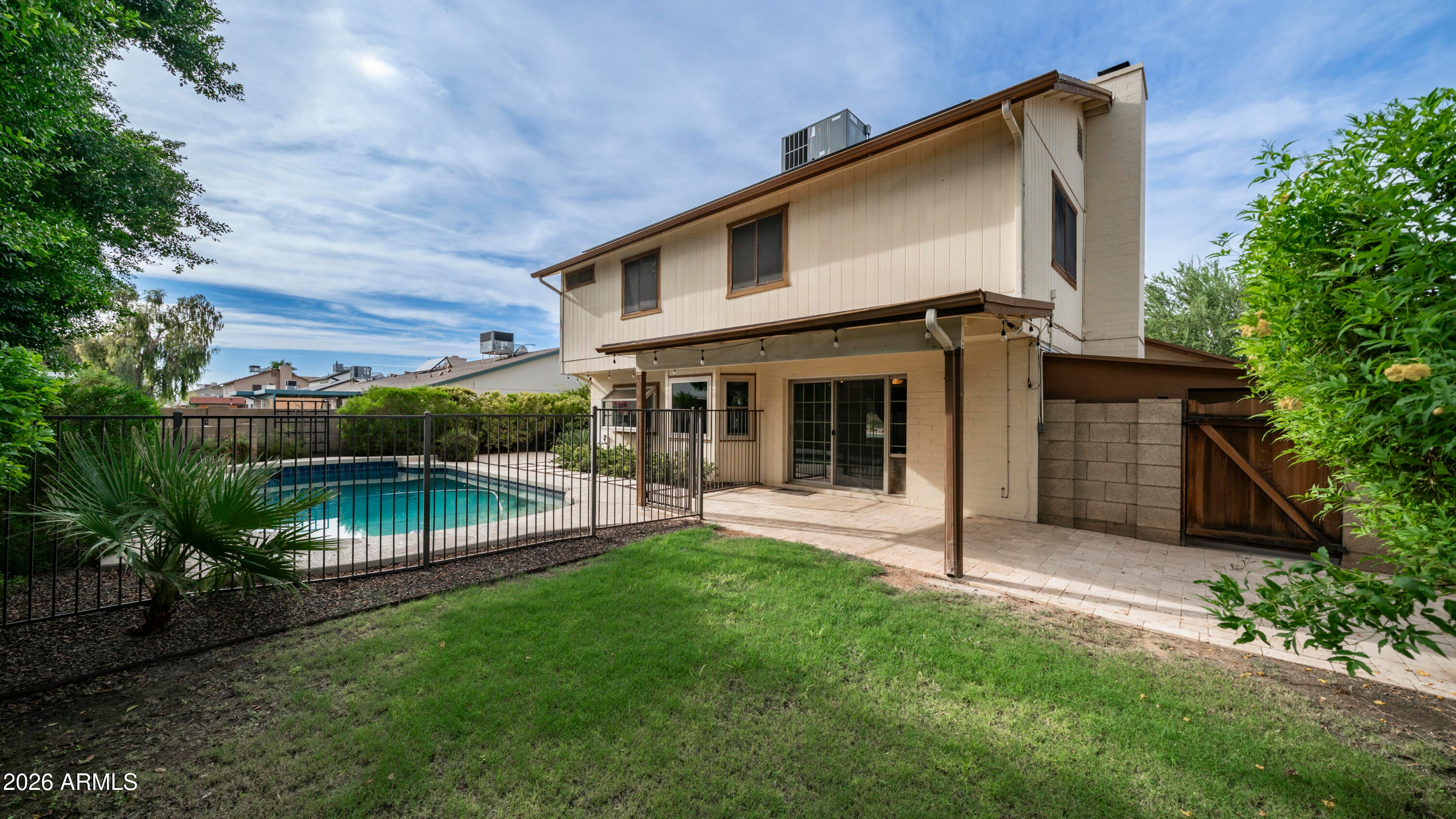 907 W PLATA Avenue