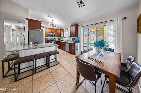 6330 W SANDRA TER, GLENDALE, AZ 85306 - Image 063aa847236f90d9beb4b13d20c2fdd6/3389616435