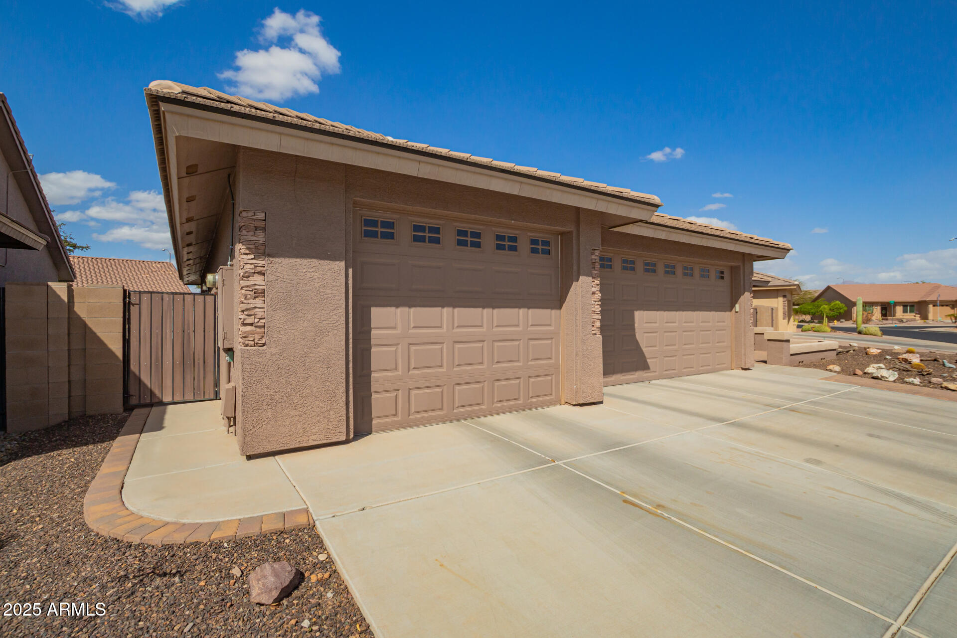 2842 S ROYAL WOOD --