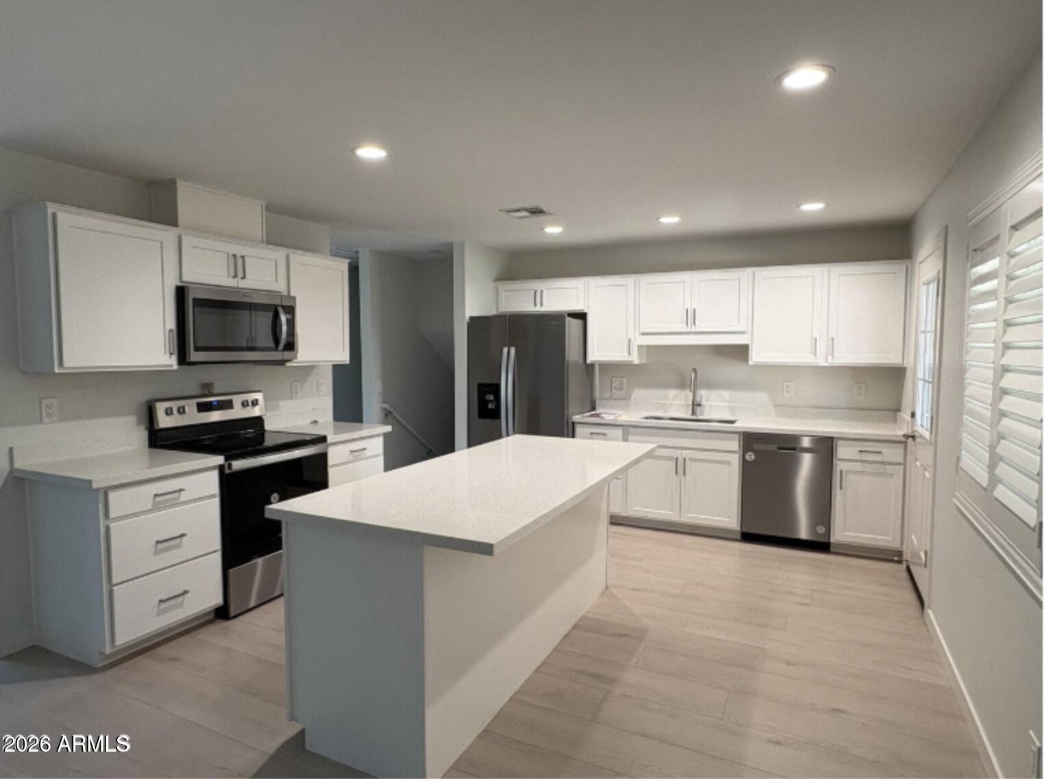 121 E SANTA CRUZ Drive