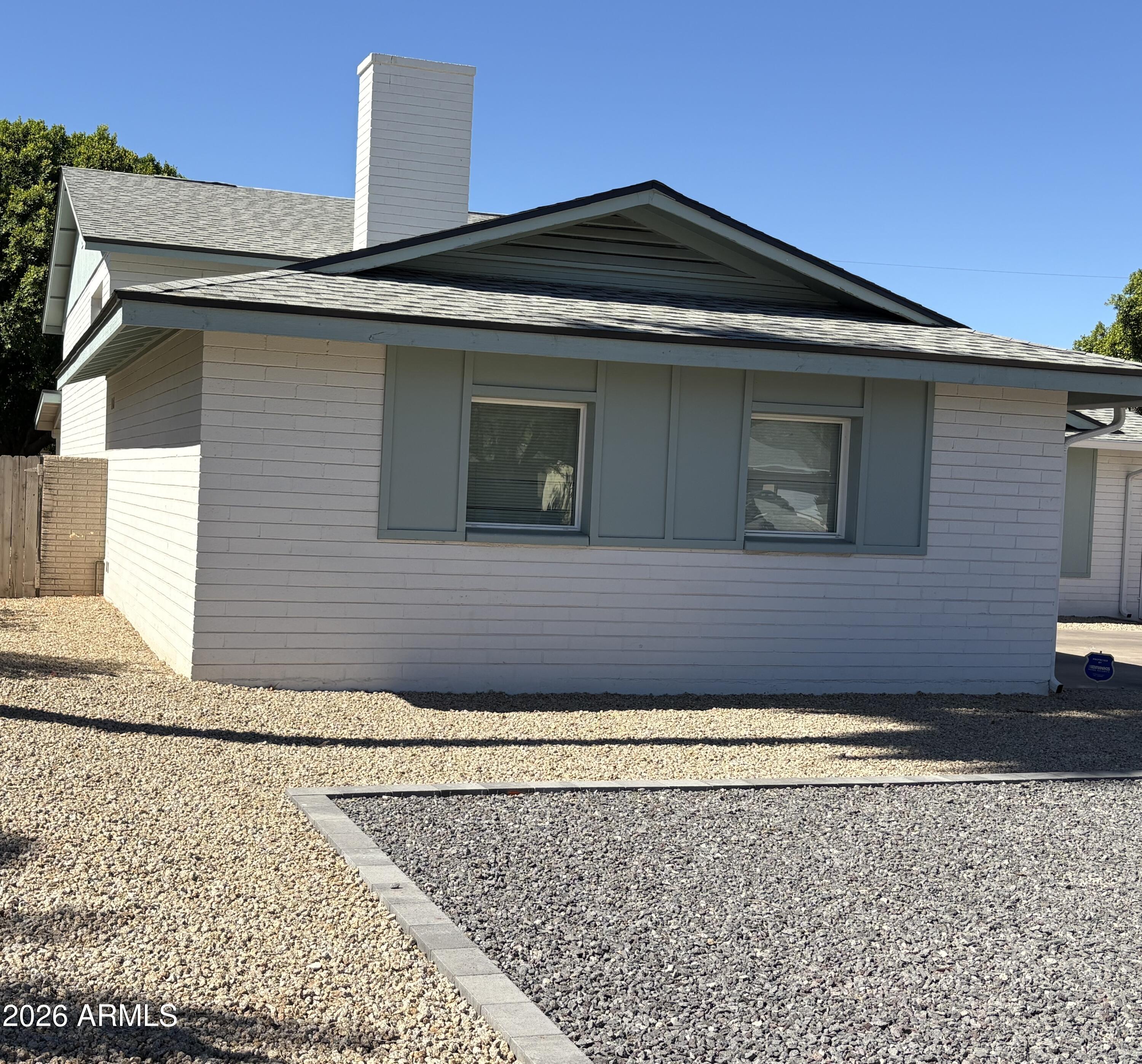 121 E SANTA CRUZ Drive