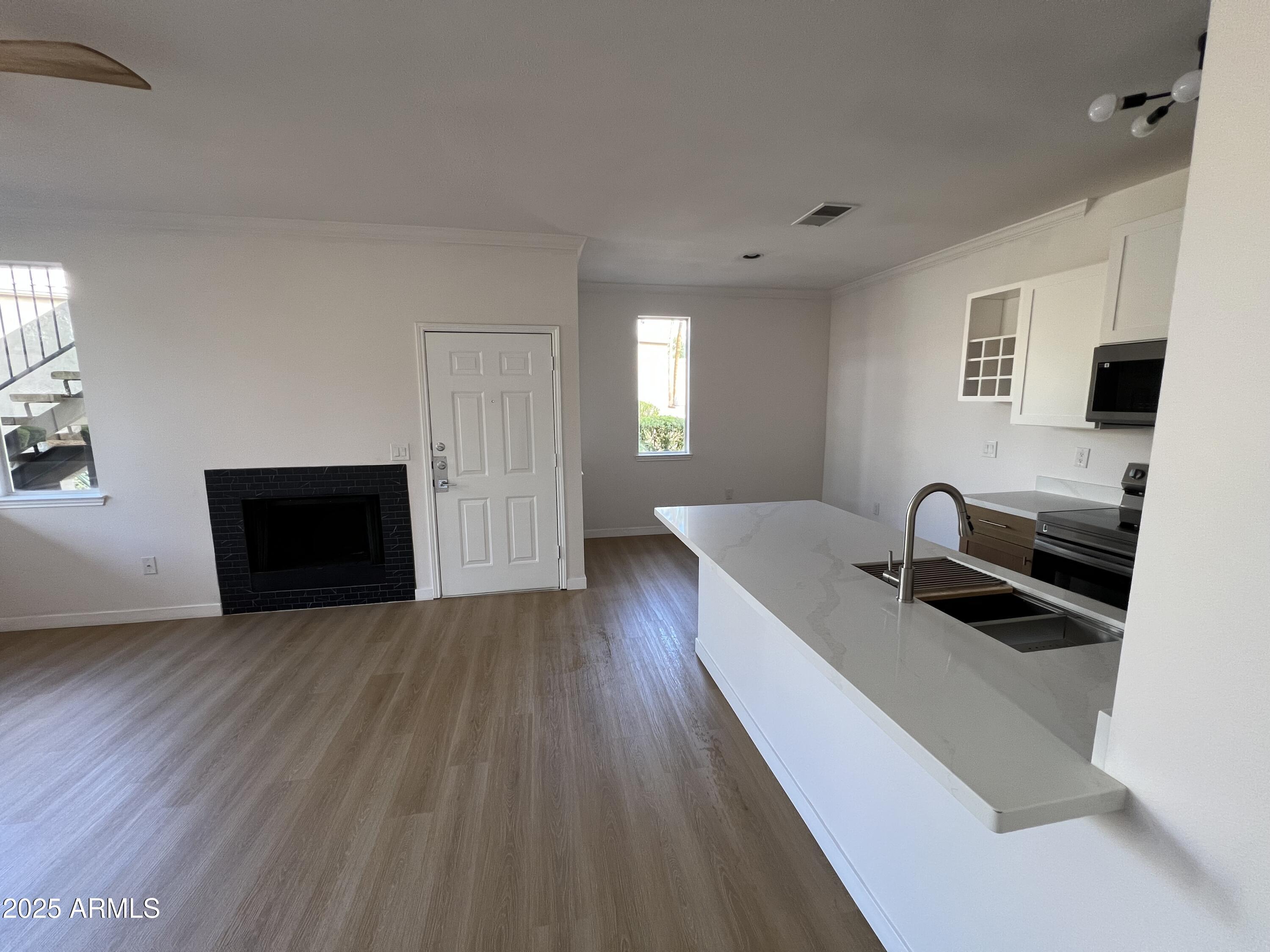 7009 E ACOMA Drive 1033