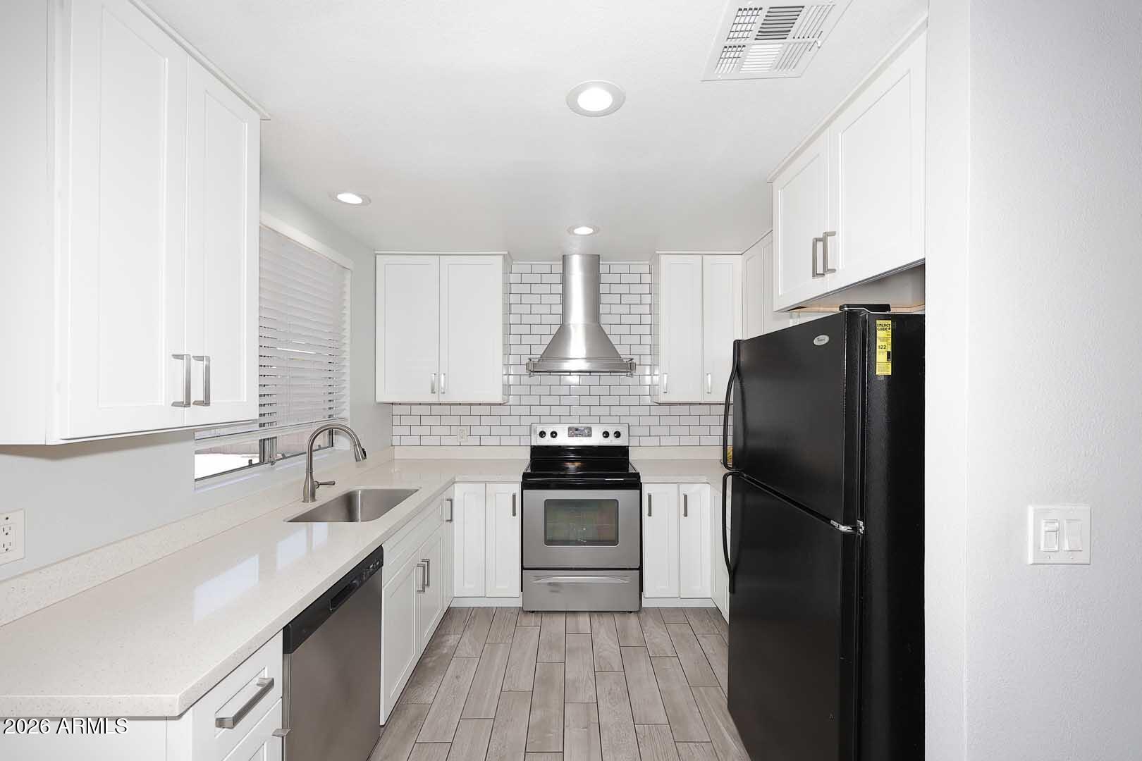 1008 E ORAIBI Drive