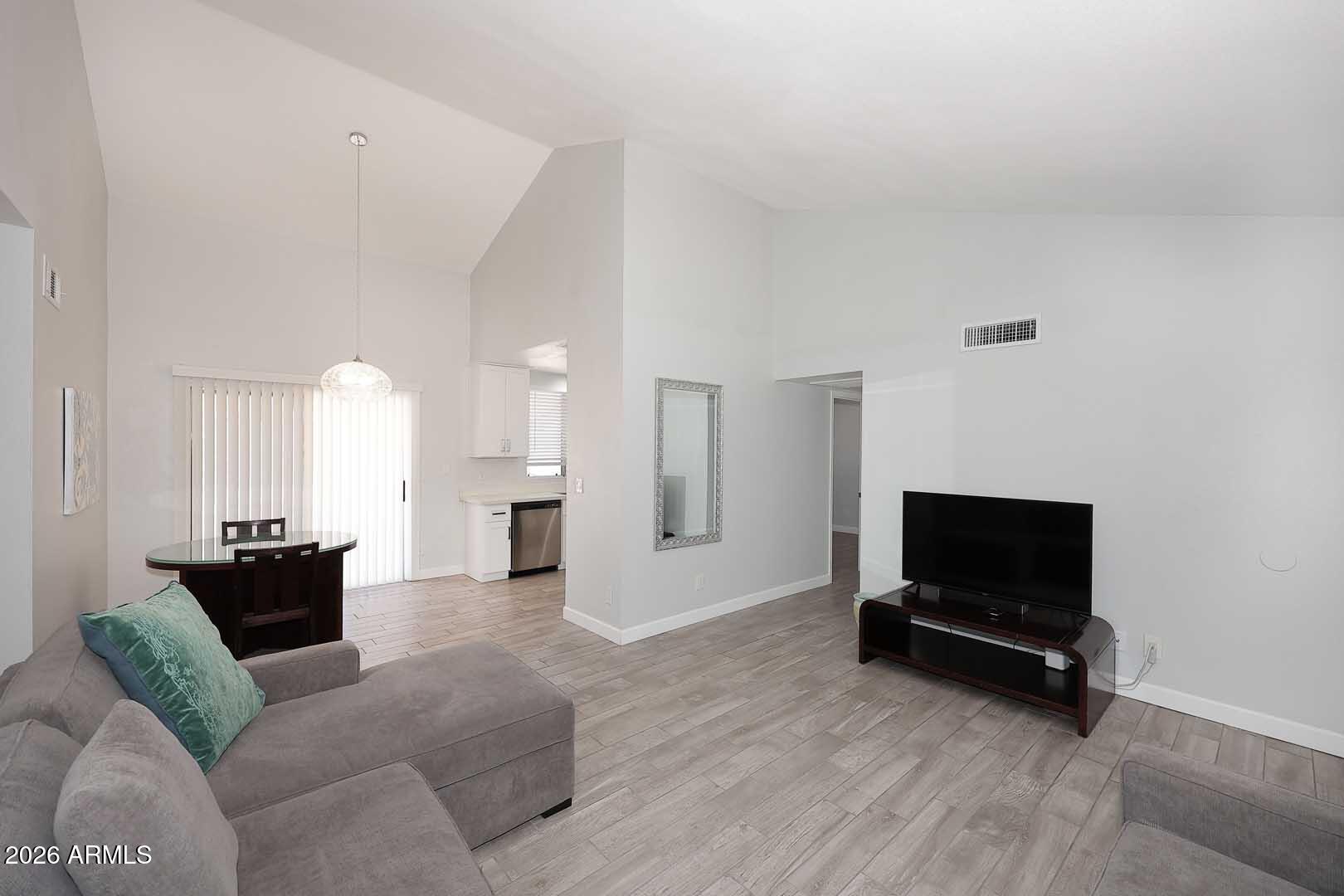1008 E ORAIBI Drive