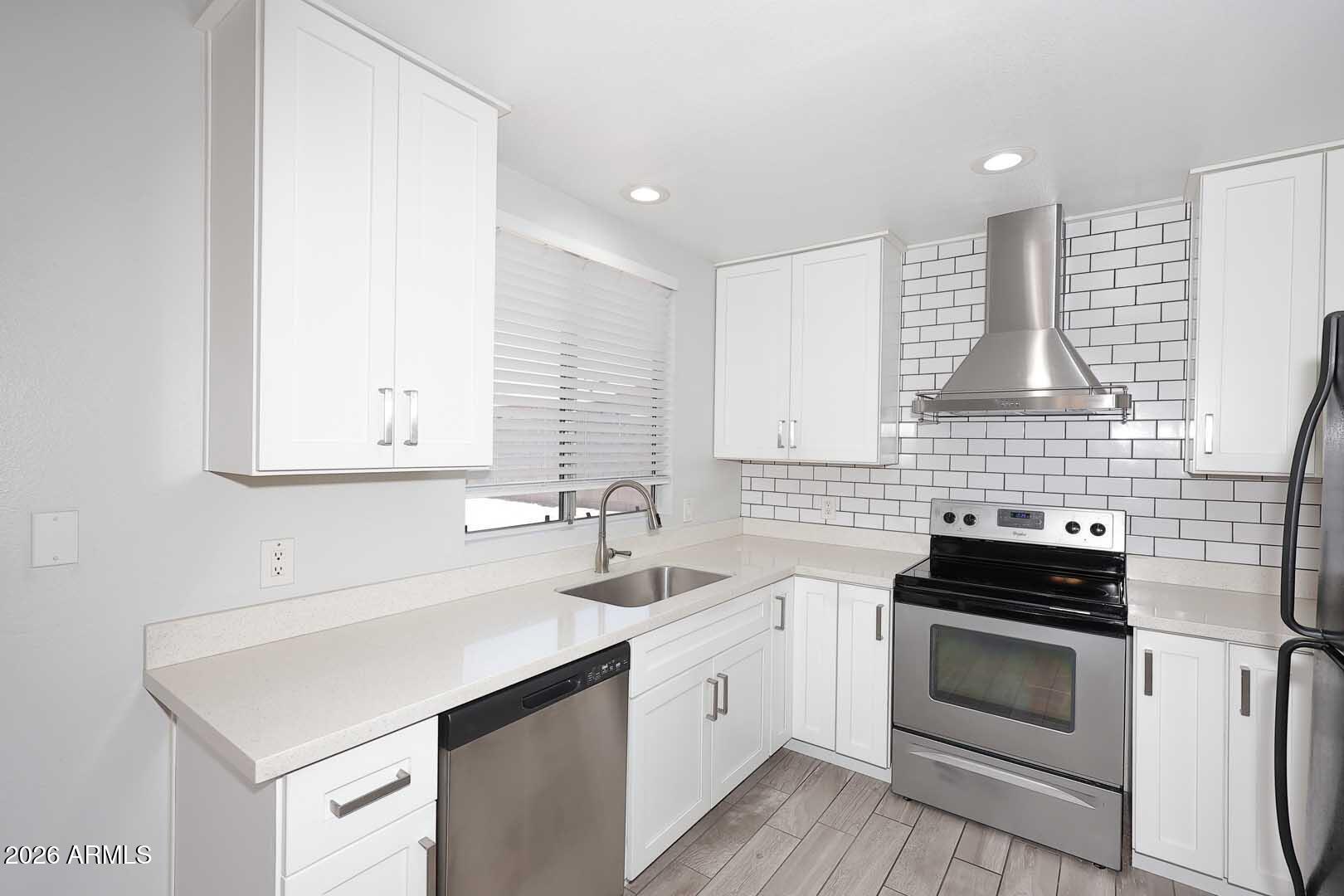 1008 E ORAIBI Drive